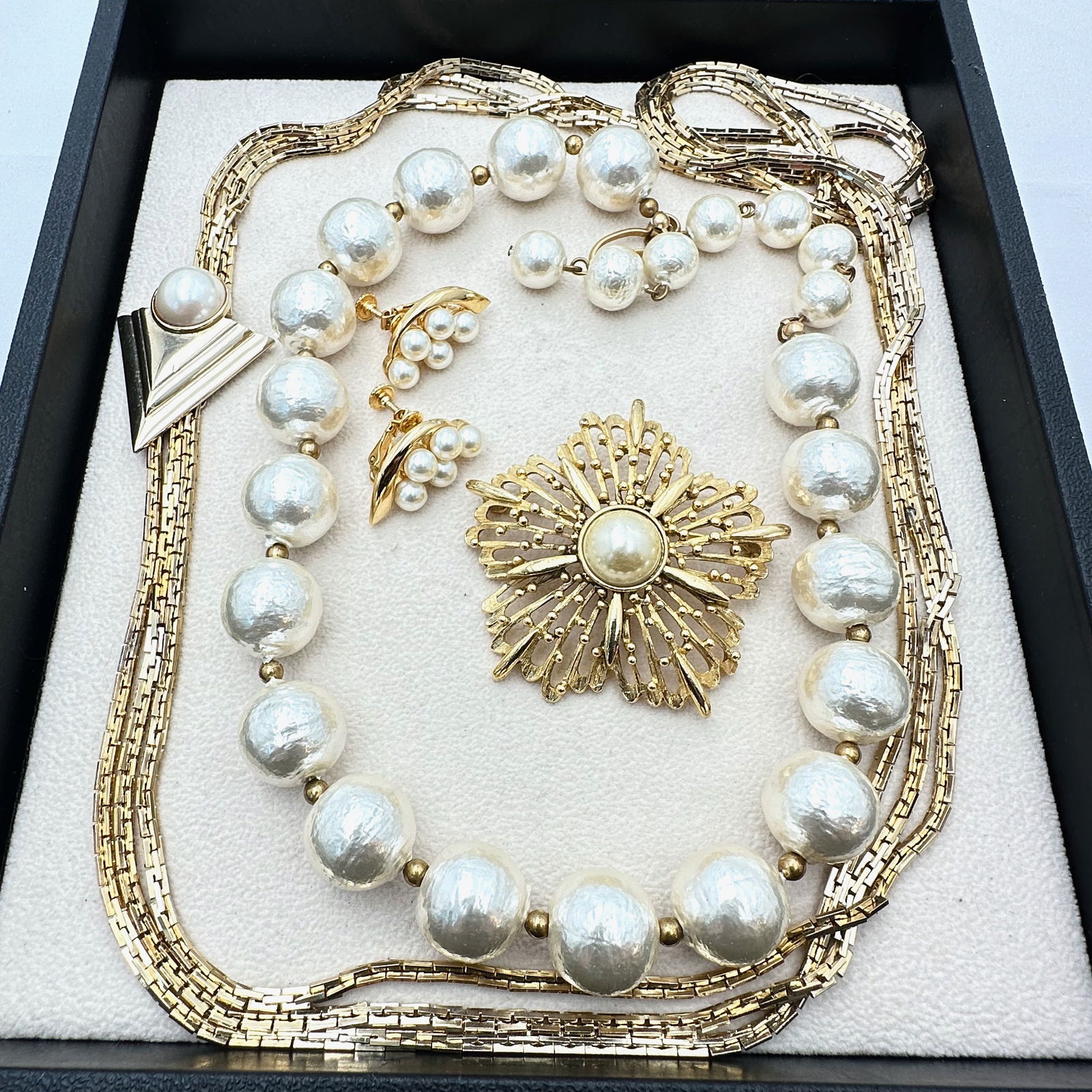 Vintage Jewelry Group Napier Clip Earrings Faux Pearl Necklaces Brooches Pins (1 of 2)