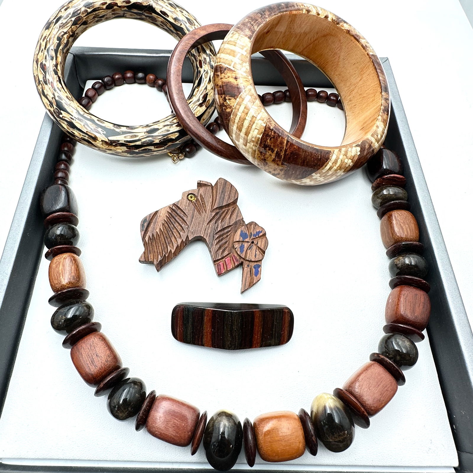 Vintage Jewelry Group Wood Bangle Bracelets Dog Brooch Bead Necklace (1 of 2)