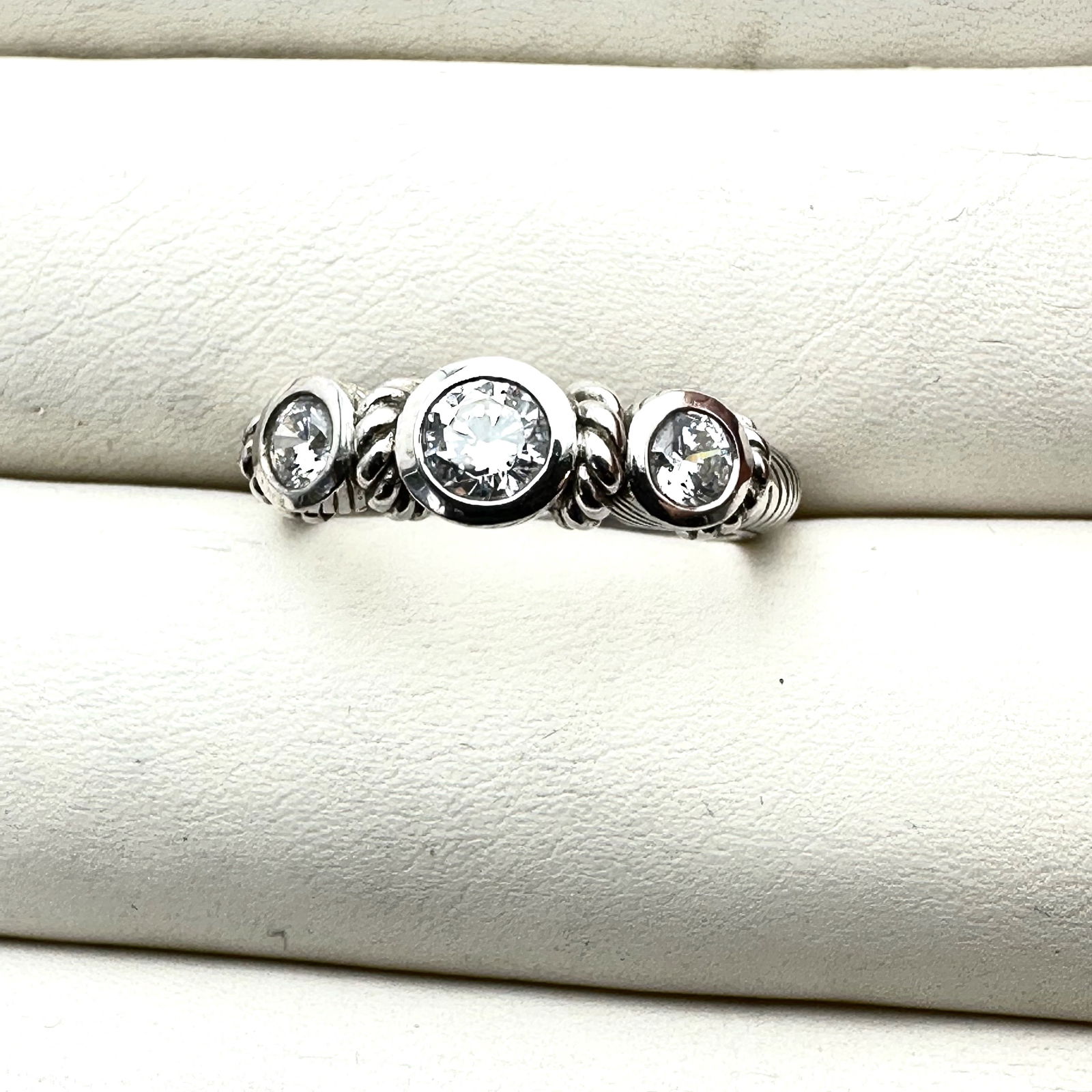 Judith Ripka Clear Crystal Sterling Silver Ring Band Size 9 (1 of 2)