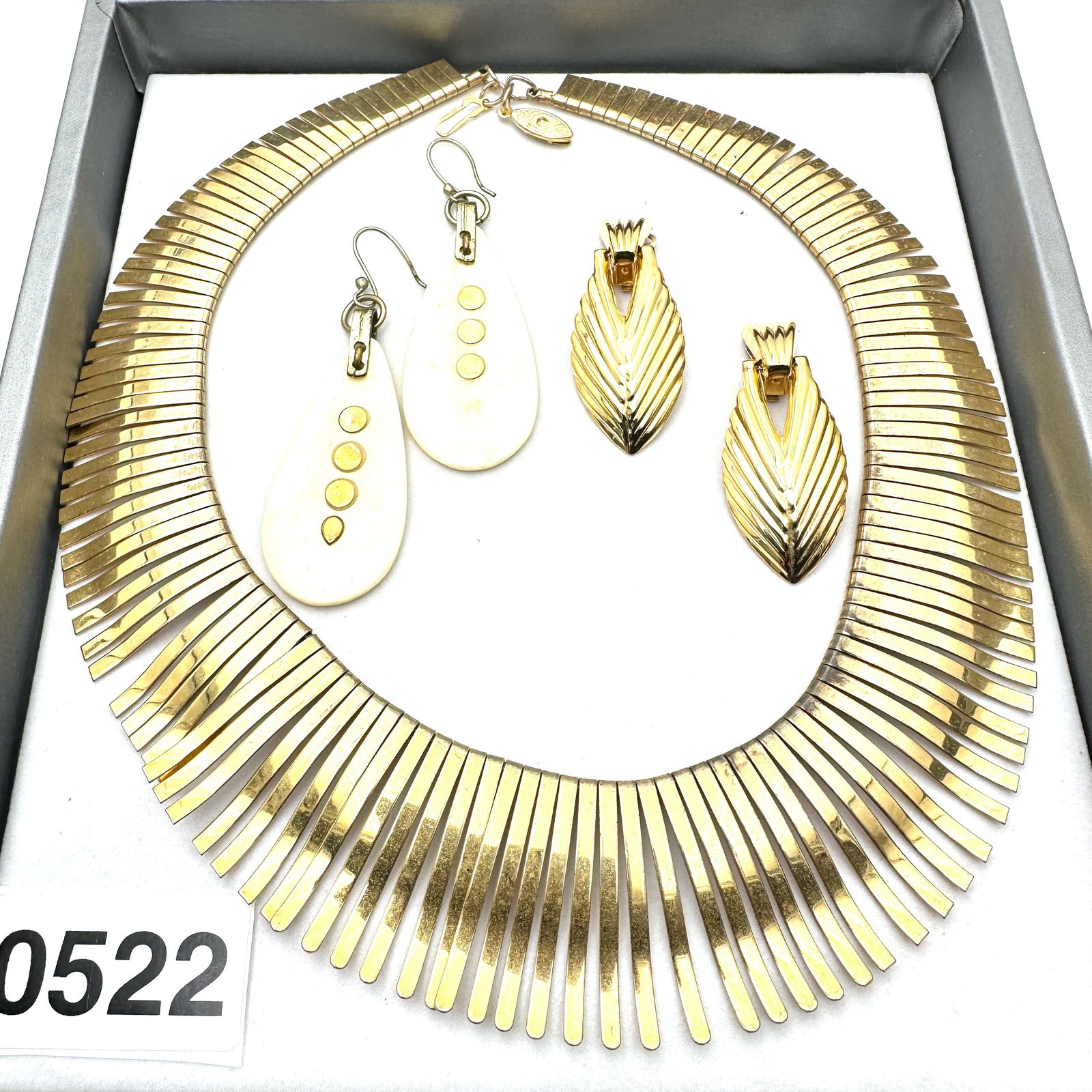 Vintage Jewelry Group Lot Retro Gold Tone Statement Necklace Pierced & Clip Earrings (1 of 2)