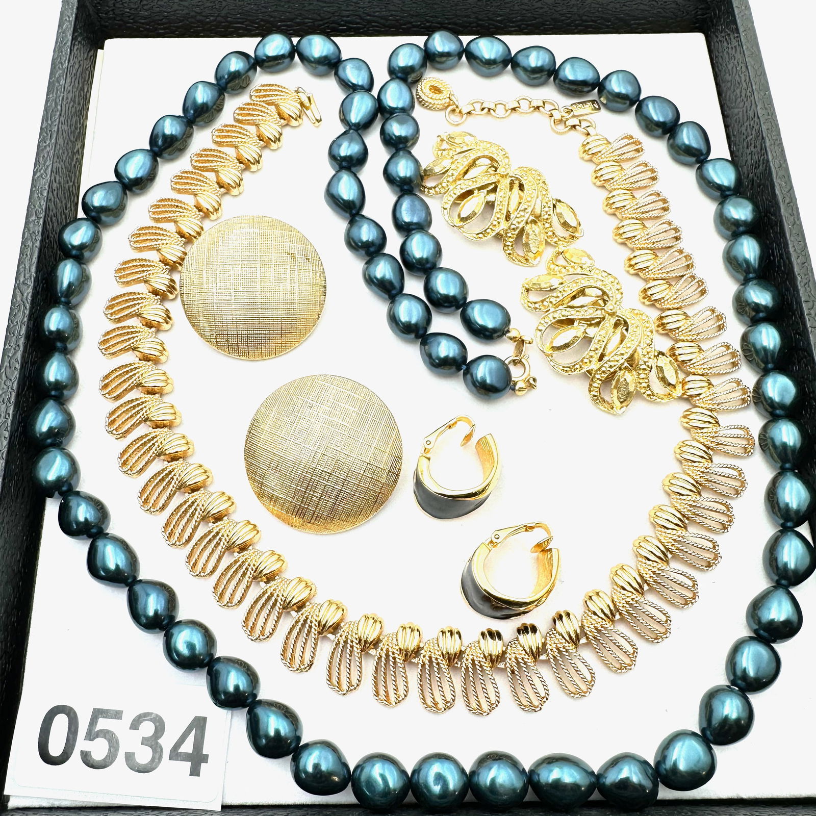 Vintage Jewelry Group Lot Monet Marvella Black Faux Pearls Gold Tone Shoe Clips Earrings: Vintage Jewelry Group Lot Monet Marvella Black Faux Pearls Gold Tone Shoe Clips Earrings