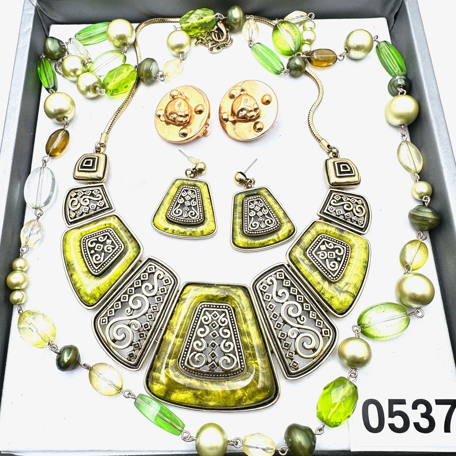Vintage Jewelry Group lot Olive Green Beads Statement Necklace Earrings Cougar Gold Clip Earrings (1 of 2)