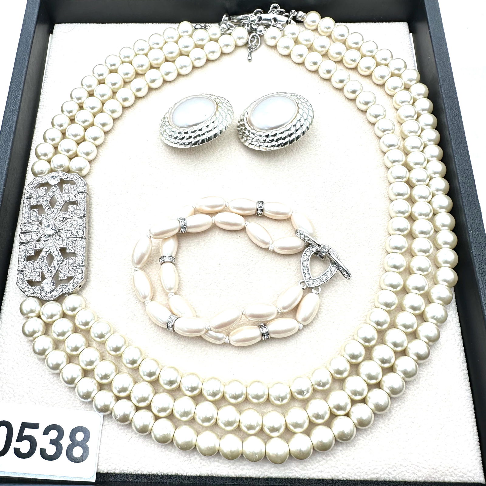 Vintage Jewelry Group Lot Silver Tone Faux Pearl Monet Clip Earrings Necklace: Vintage Jewelry Group Lot Silver Tone Faux Pearl Monet Clip Earrings Necklace