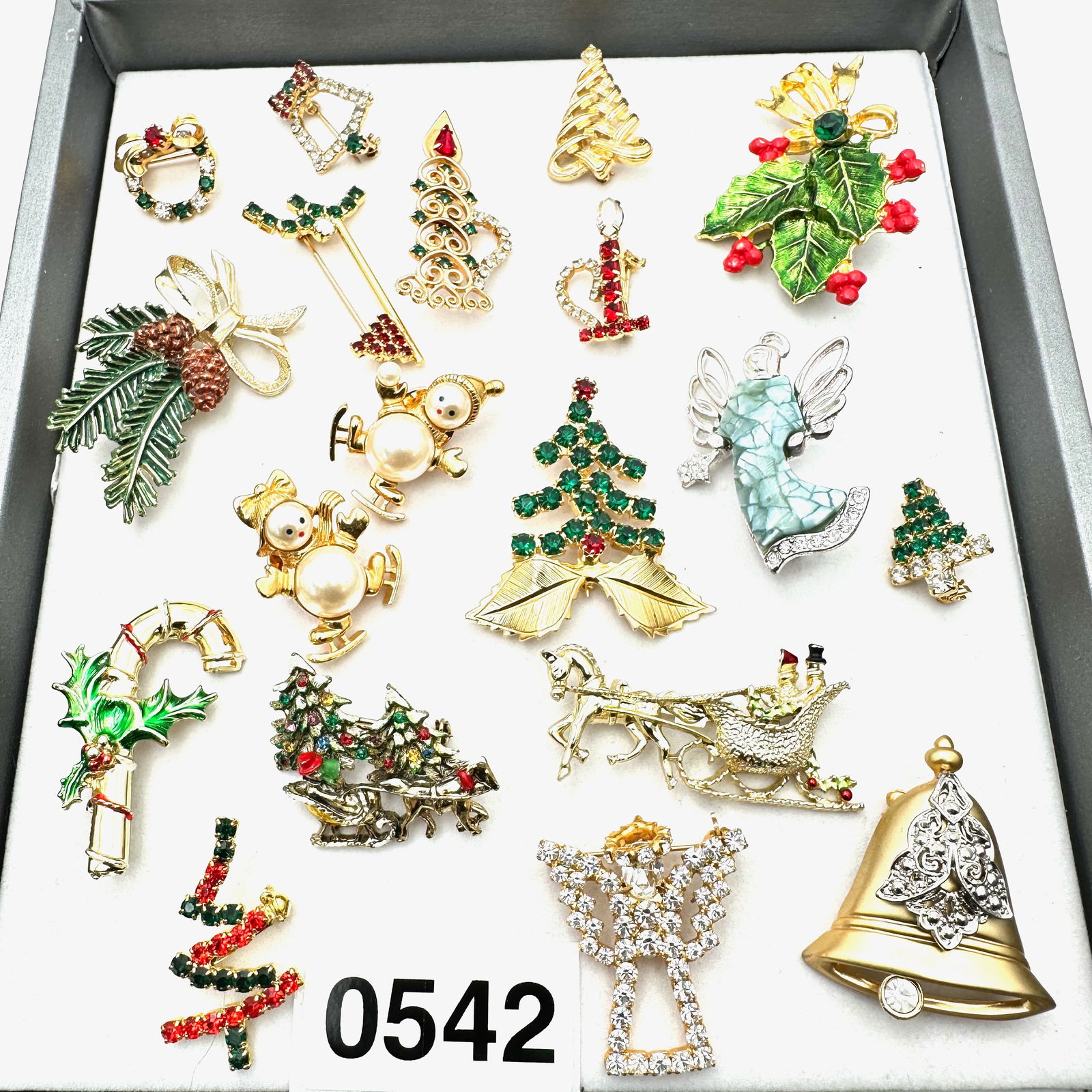 Vintage Jewelry Group Lot Christmas Holiday Winter Brooches Pins Snowmen Angel Sleigh Christmas (1 of 2)