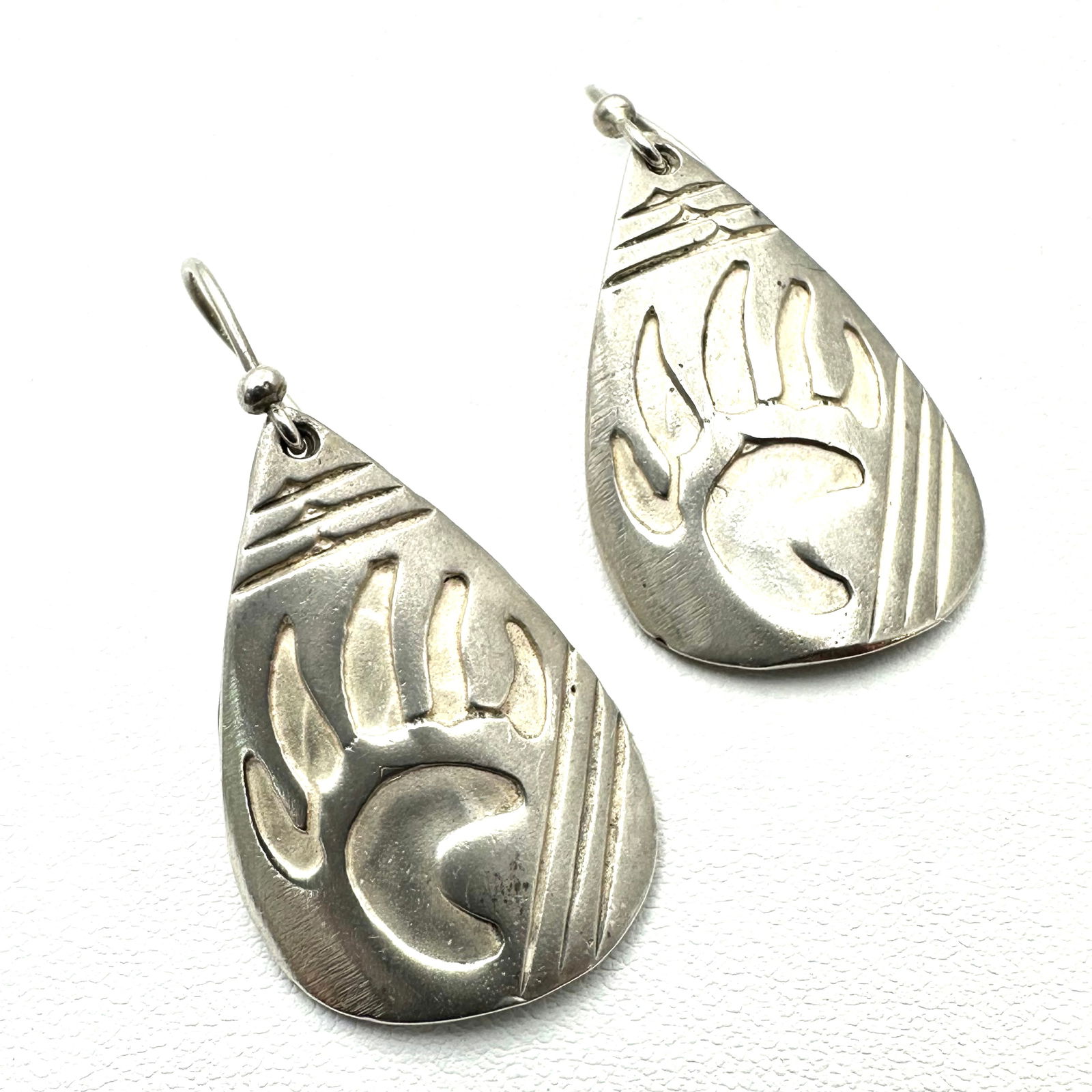 American Southwest Sterling Silver Bear Claw Design Chandelier Earrings Pierced 13 Grams 1.5 Inch: American Southwest Sterling Silver Bear Claw Design Chandelier Earrings Pierced 13 Grams 1.5 Inch