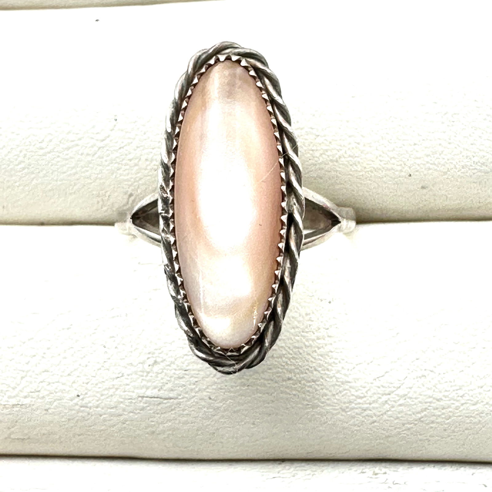 Native American Pink Pearl Sterling Silver Ring Size 9 Weight 3.4 Grams (1 of 2)