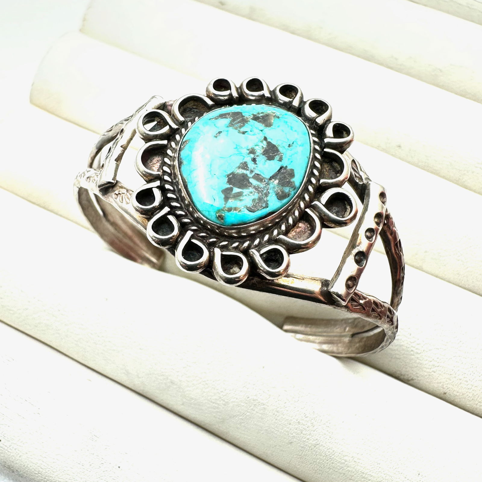 Vintage Native American Turquoise Sterling Silver Cuff Bracelet 21Grams Adjustable Set at 6.5 Inch (1 of 2)