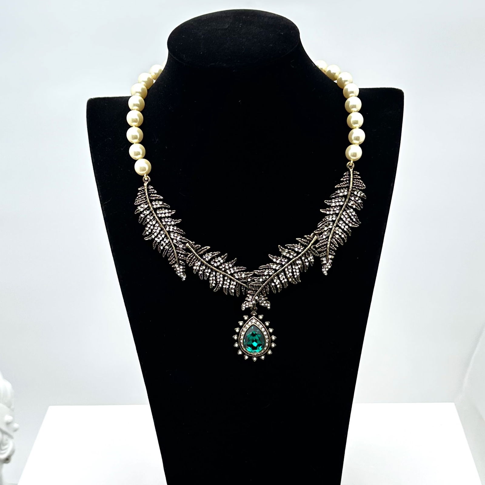 Heidi Daus Crystal Glass Faux Pearl Antiqued Gold Tone Statement Necklace 16 to 18 Inch (1 of 2)