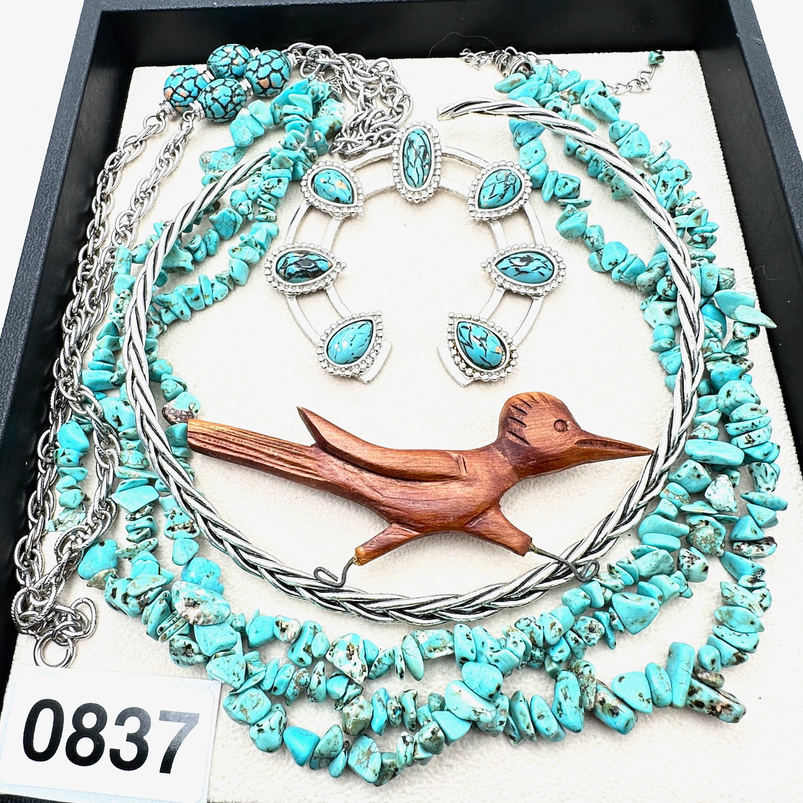 Vintage Jewelry Group Southwest Style Carved Road Runner Brooch Pin Faux Naja Silver Tone Pendant: Vintage Jewelry Group Southwest Style Carved Road Runner Brooch Pin Faux Naja Silver Tone Pendant