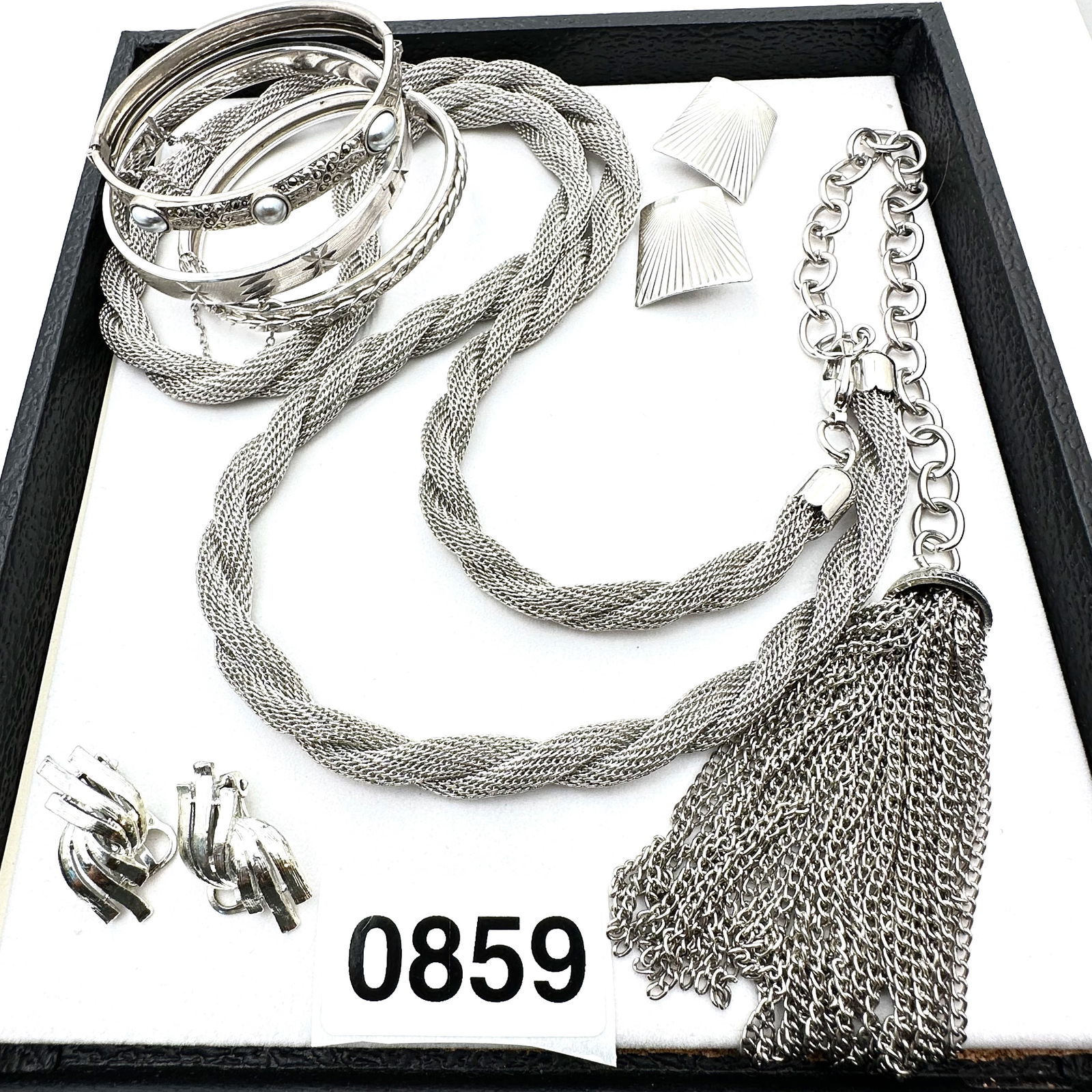 Vintage Jewelry Group Silver Tone Hinged Bangles Lariat Necklace Clip Earrings: Vintage Jewelry Group Silver Tone Hinged Bangles Lariat Necklace Clip Earrings