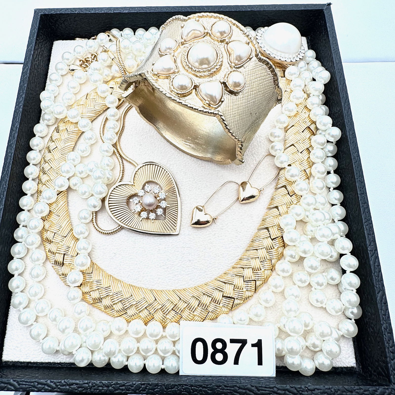 Vintage Jewelry Group Faux Glass Pearl Necklace Matte Gold Tone Wide Pearl Hinged Bracelet: Vintage Jewelry Group Faux Glass Pearl Necklace Matte Gold Tone Wide Pearl Hinged Bracelet