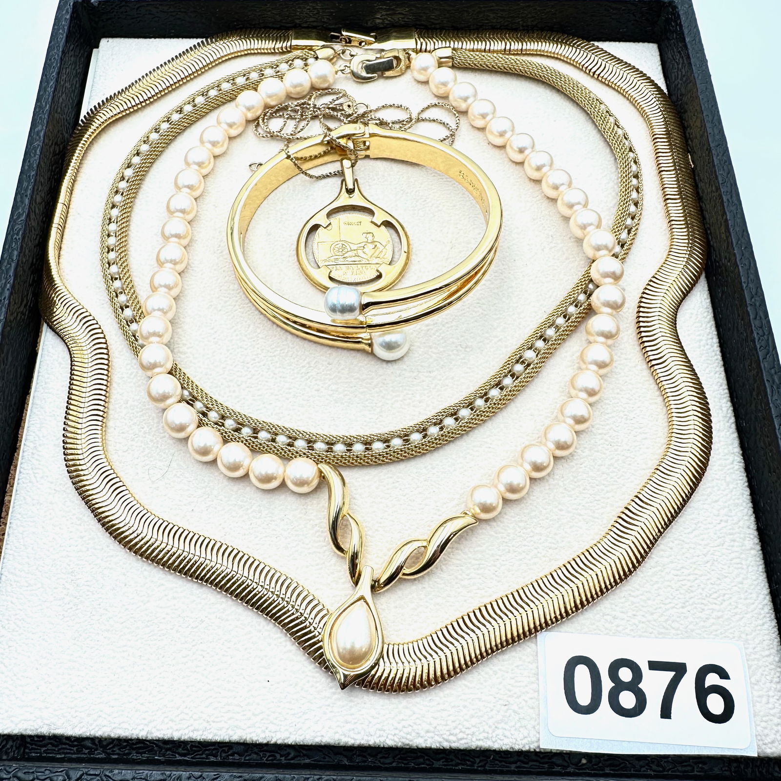 Vintage Jewelry Group Gold Tone Layering Necklaces Faux Pearl Hinged Cuff Bracelet: Vintage Jewelry Group Gold Tone Layering Necklaces Faux Pearl Hinged Cuff Bracelet