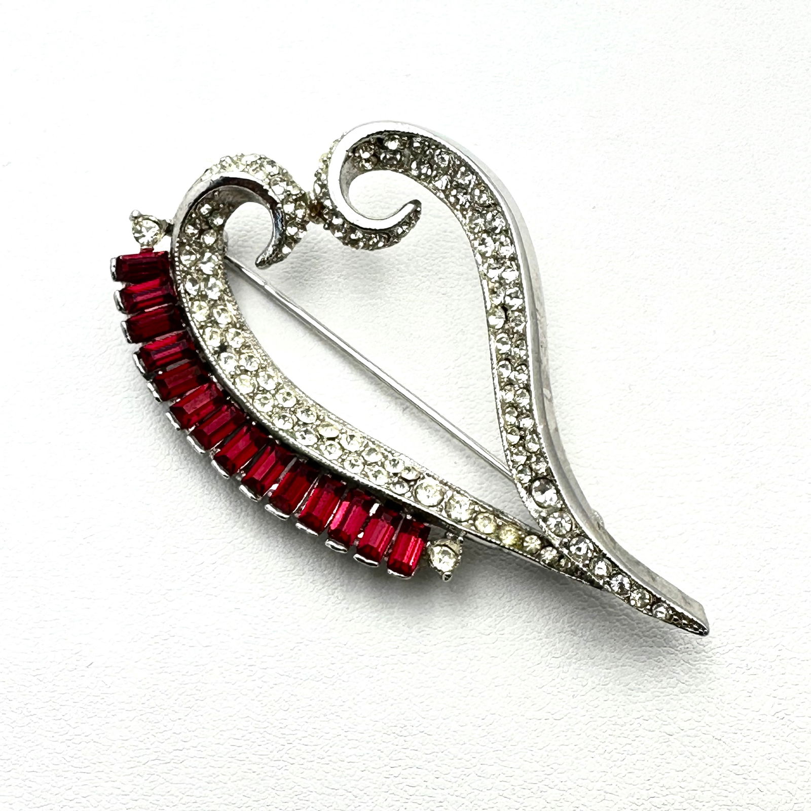 Vintage Stunning Older Weiss Red Clear Rhinestone Silver Tone Heart Brooch Pin 2.5 Inch (1 of 2)