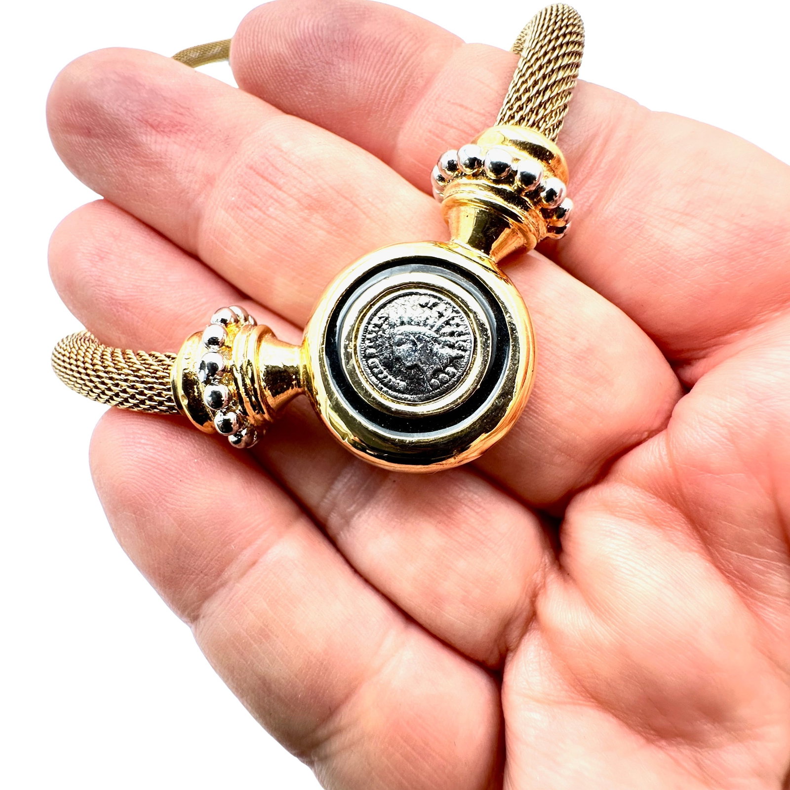 Vintage Mesh Cain Magnetic Coin Pendant Necklace 16 Inch: Vintage Mesh Cain Magnetic Coin Pendant Necklace 16 Inch