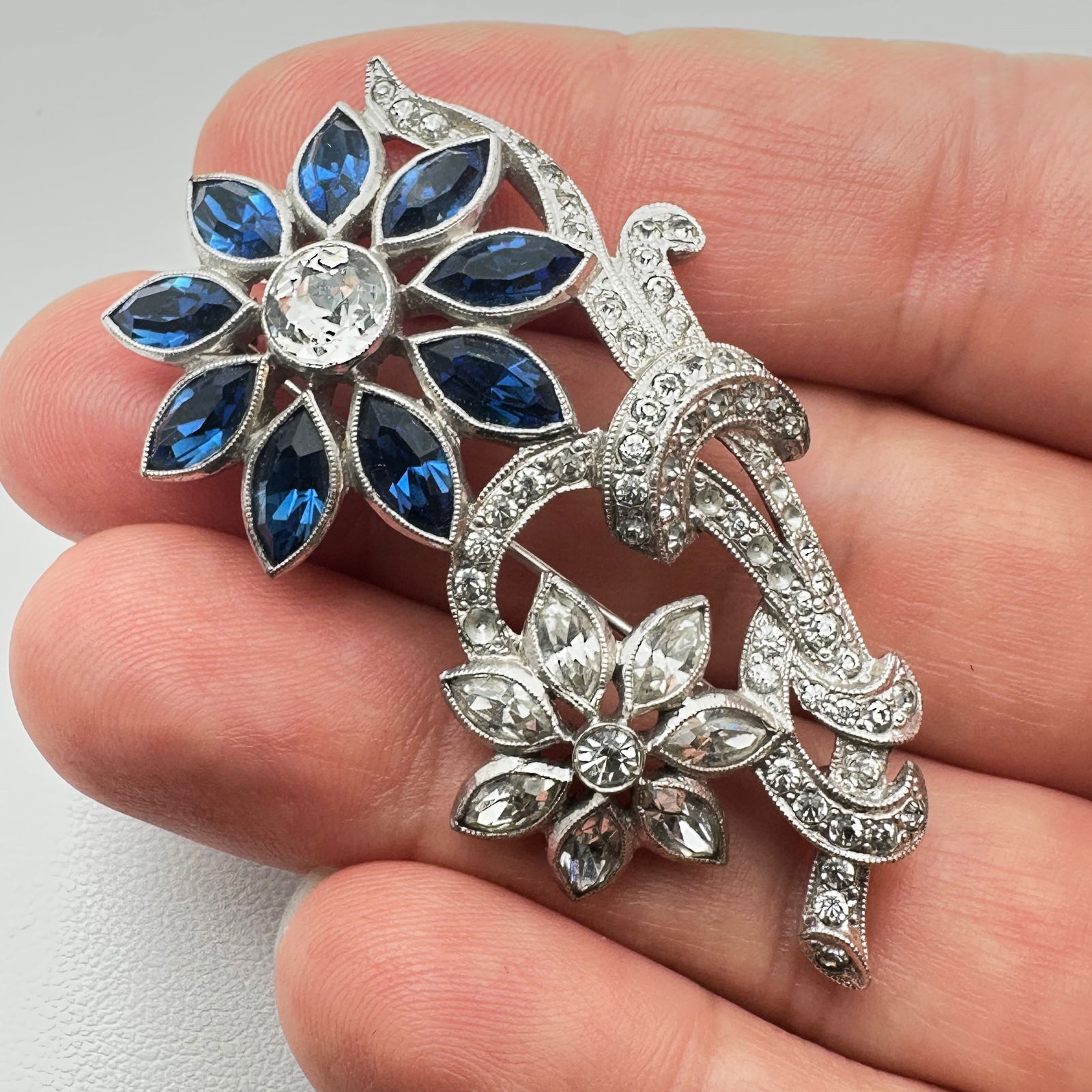 Vintage Antique 1940s Era Blue And Clear Glass Rhinestone Silver Pot Metal Flower Brooch pin 2.25 (1 of 4)