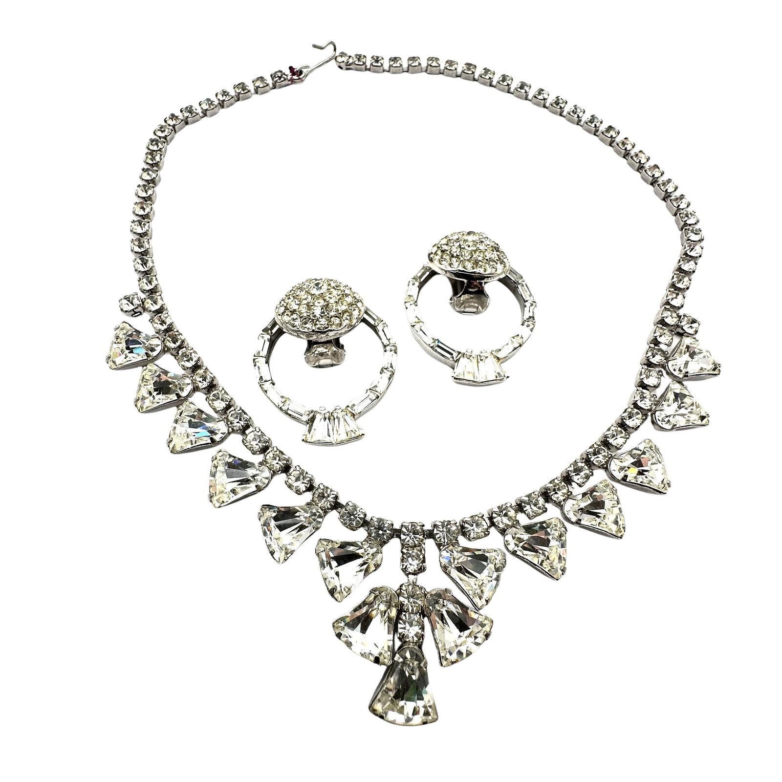 Vintage High End Clear Glass Rhinestone 16 Inch Necklace and Unusual Clip Earrings Pristine: Vintage High End Clear Glass Rhinestone 16 Inch Necklace and Unusual Clip Earrings Pristine Condition