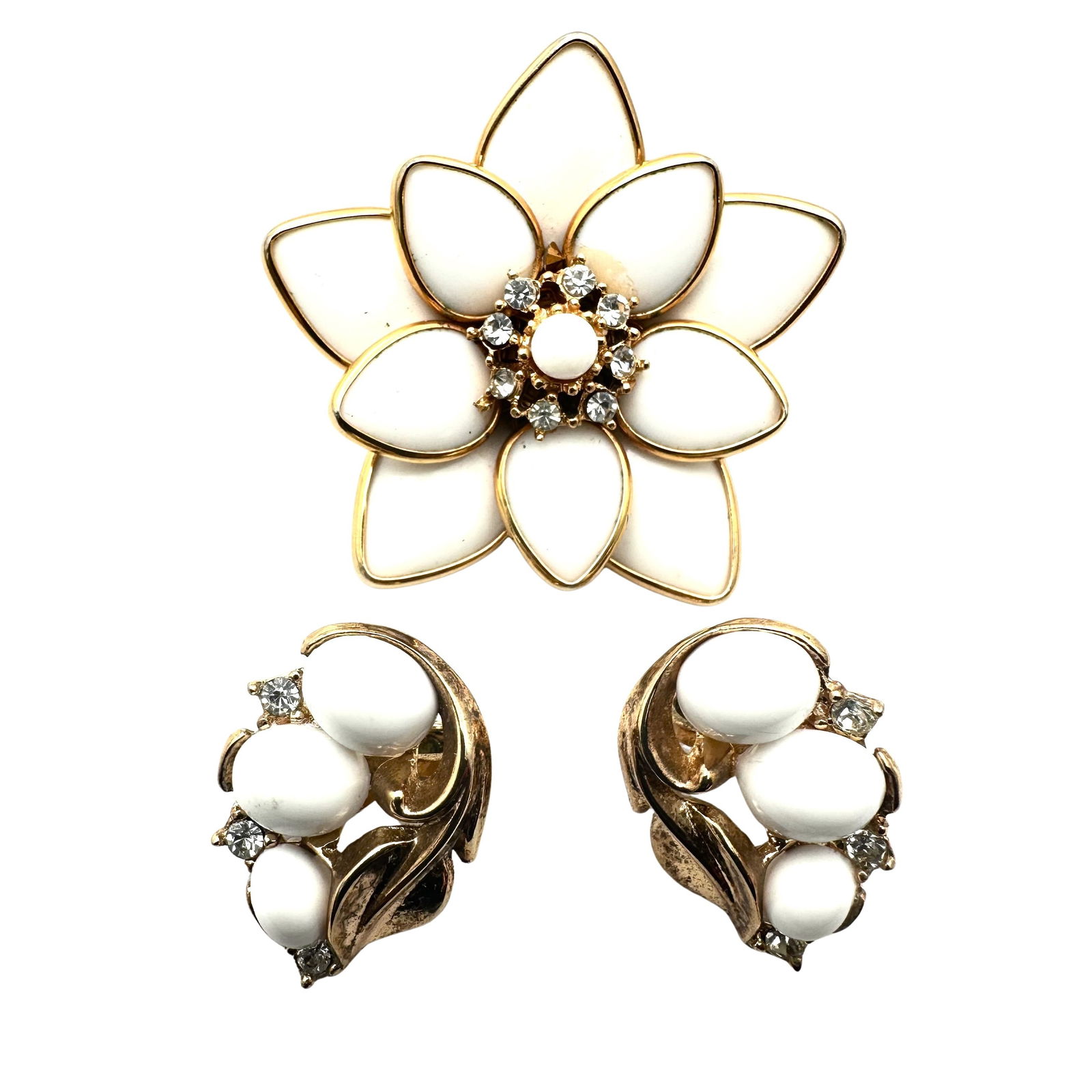 Vintage White Milk Glass Gold Tone Flower Brooch Pin Clip Earrings Signed Trifari: Vintage White Milk Glass Gold Tone Flower Brooch Pin Clip Earrings Signed Trifari