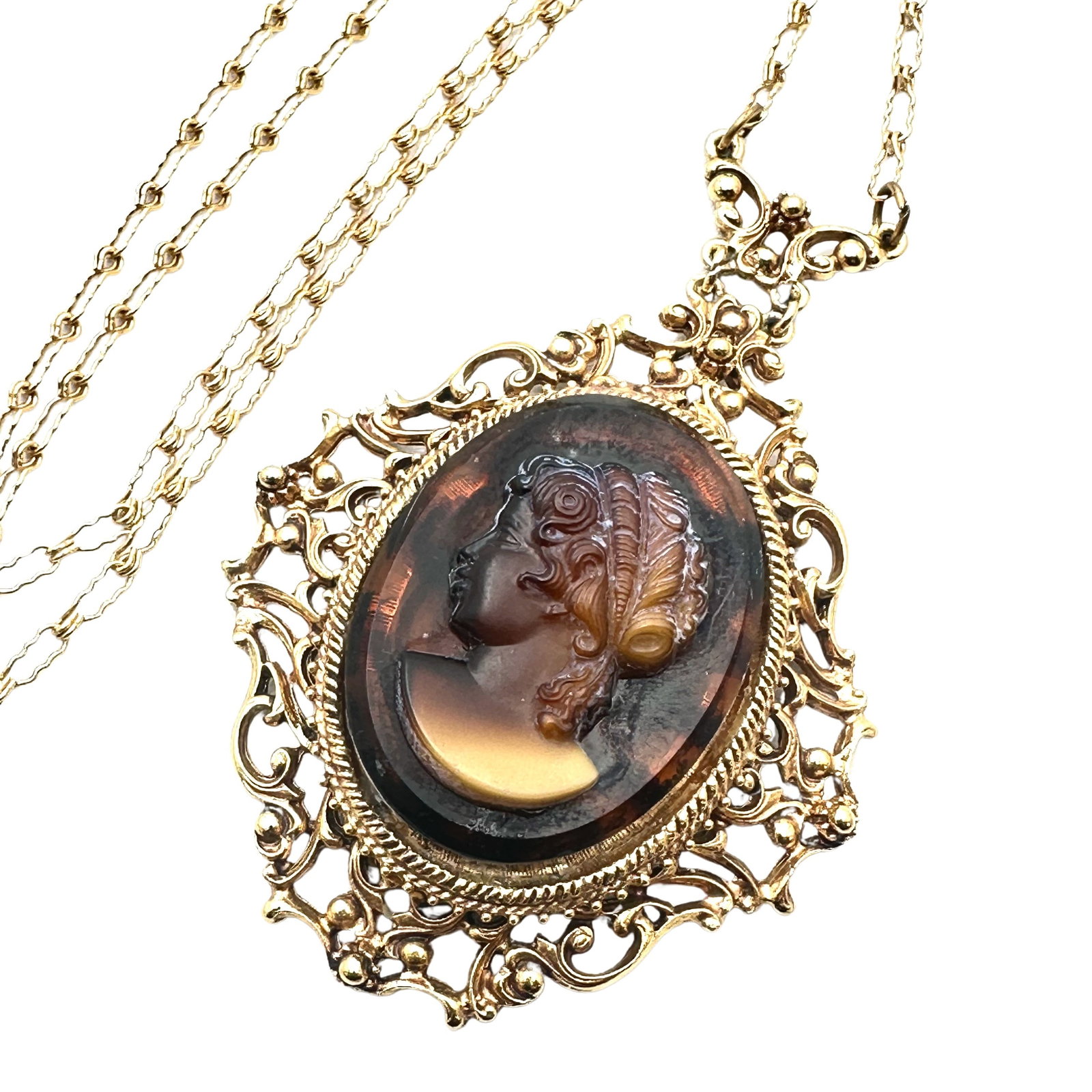 Vintage Florenza Glass Portrait Cameo Gold Tone Filigree 3 Inch Pendant Necklace 24 Inch Chain: Vintage Florenza Glass Portrait Cameo Gold Tone Filigree 3 Inch Pendant Necklace 24 Inch Chain