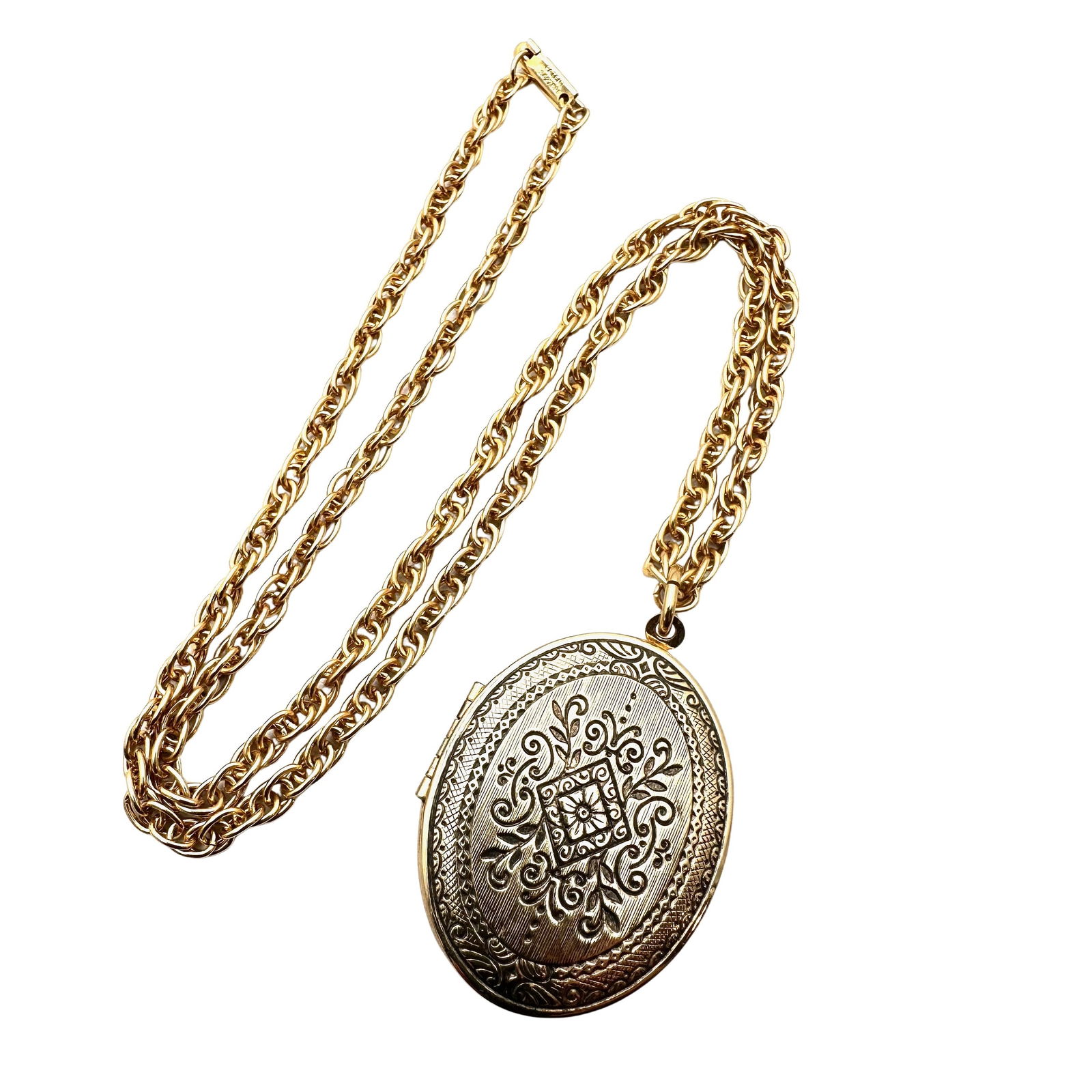Vintage Oval Picture Locket Pendant Gold Tone Necklace 24 Inch Chain (1 of 2)