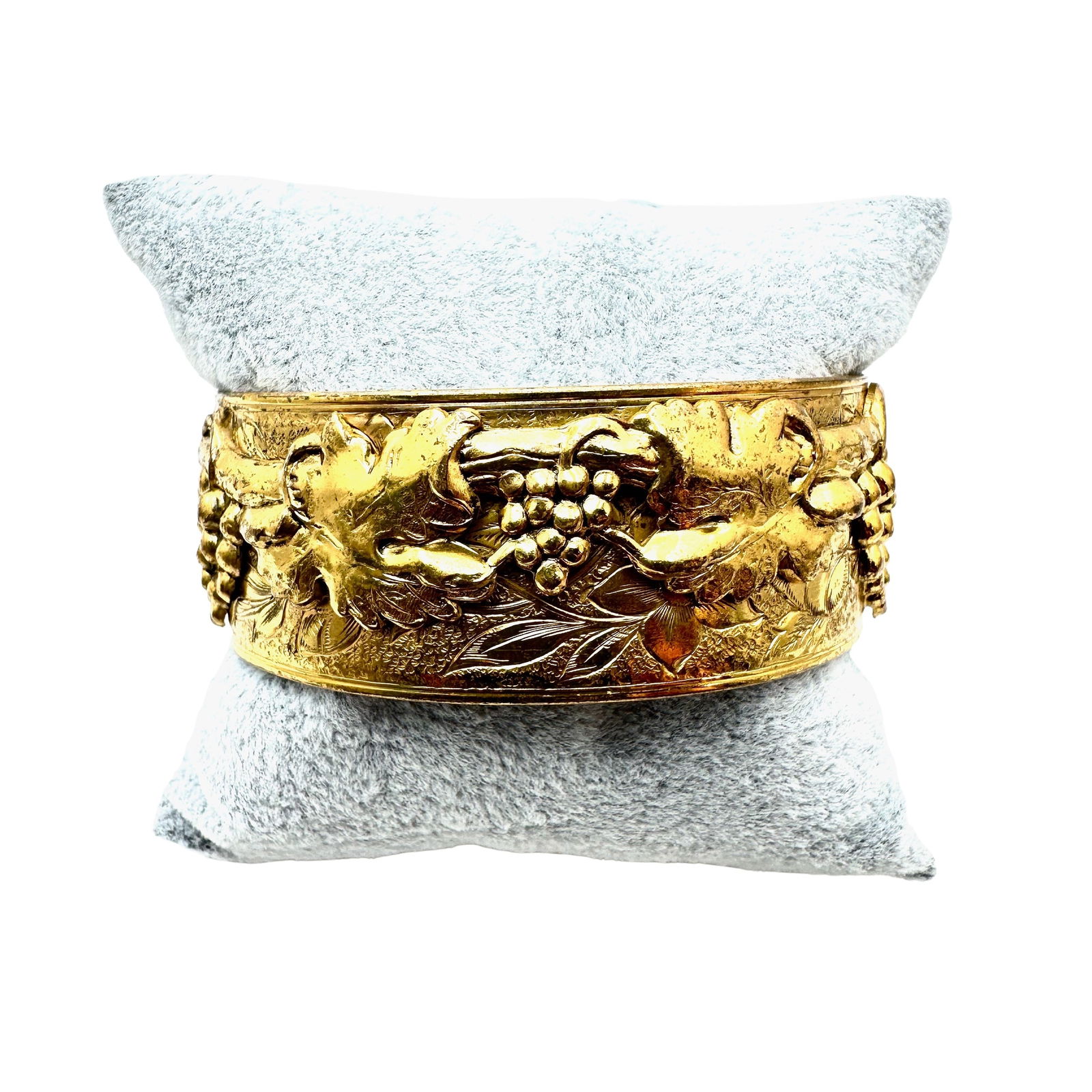 Vintage Gold Tone Fruit Design Hinged Bangle Bracelet 7 Inch (1 of 2)