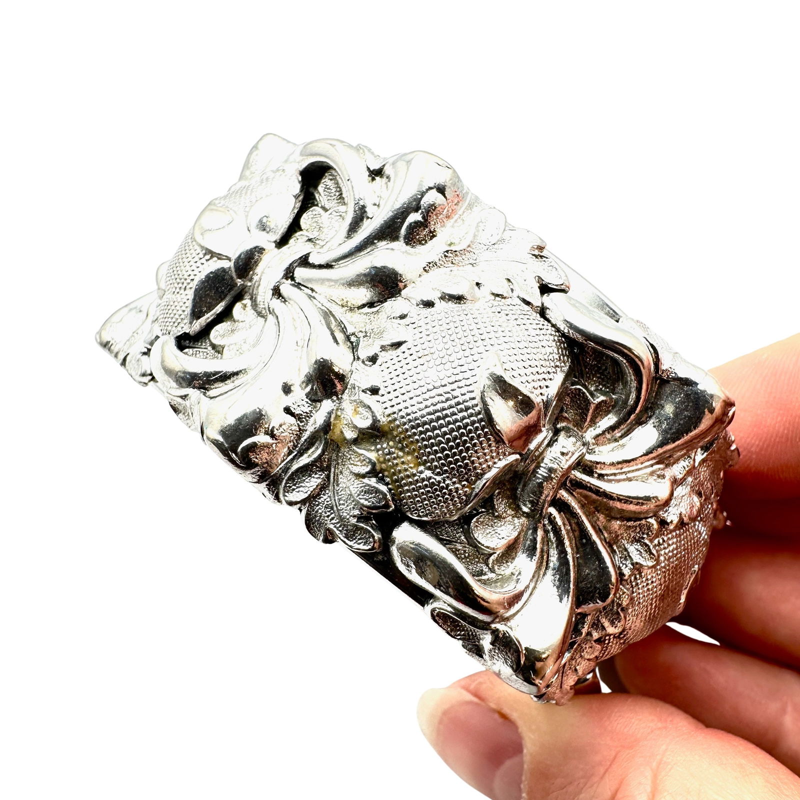 Vintage Unsigned Whiting & Davis Silver Tone Repousse Hinged Bangle Bracelet 7 Inch (1 of 2)