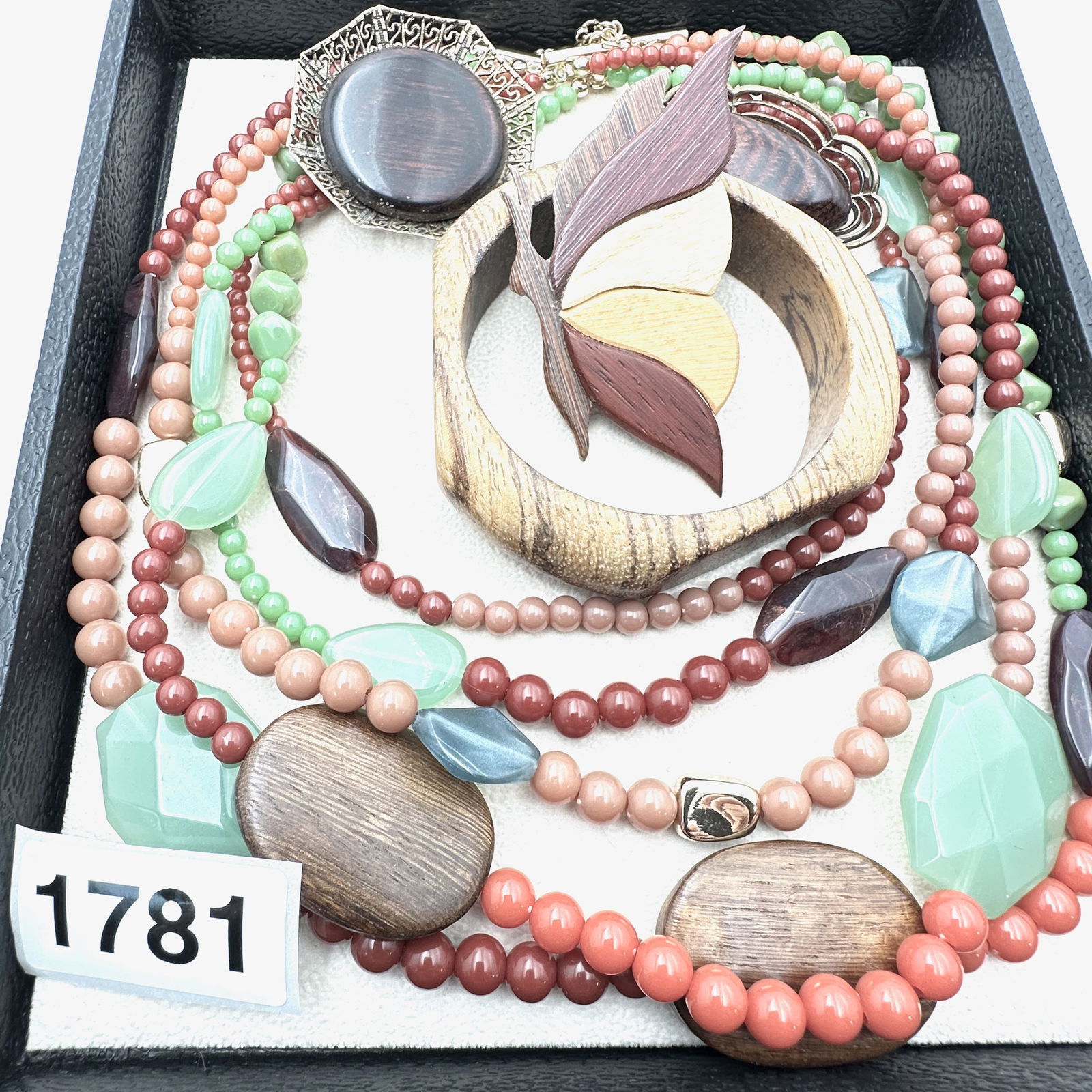 Vintage Jewelry Group Lot Retro Carved Wood Butterfly Brooch Bangle Multi Strand Necklace All (1 of 2)