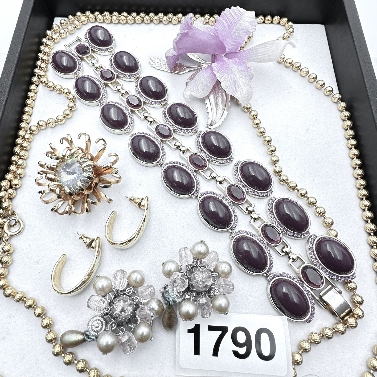 Vintage Jewelry Group Lot Gold Tone Trifari Necklace Sarah Cov Brooch Celluloid Flower Wide Purple: Vintage Jewelry Group Lot Gold Tone Trifari Necklace Sarah Cov Brooch Celluloid Flower Wide Purple Bracelet Earrings