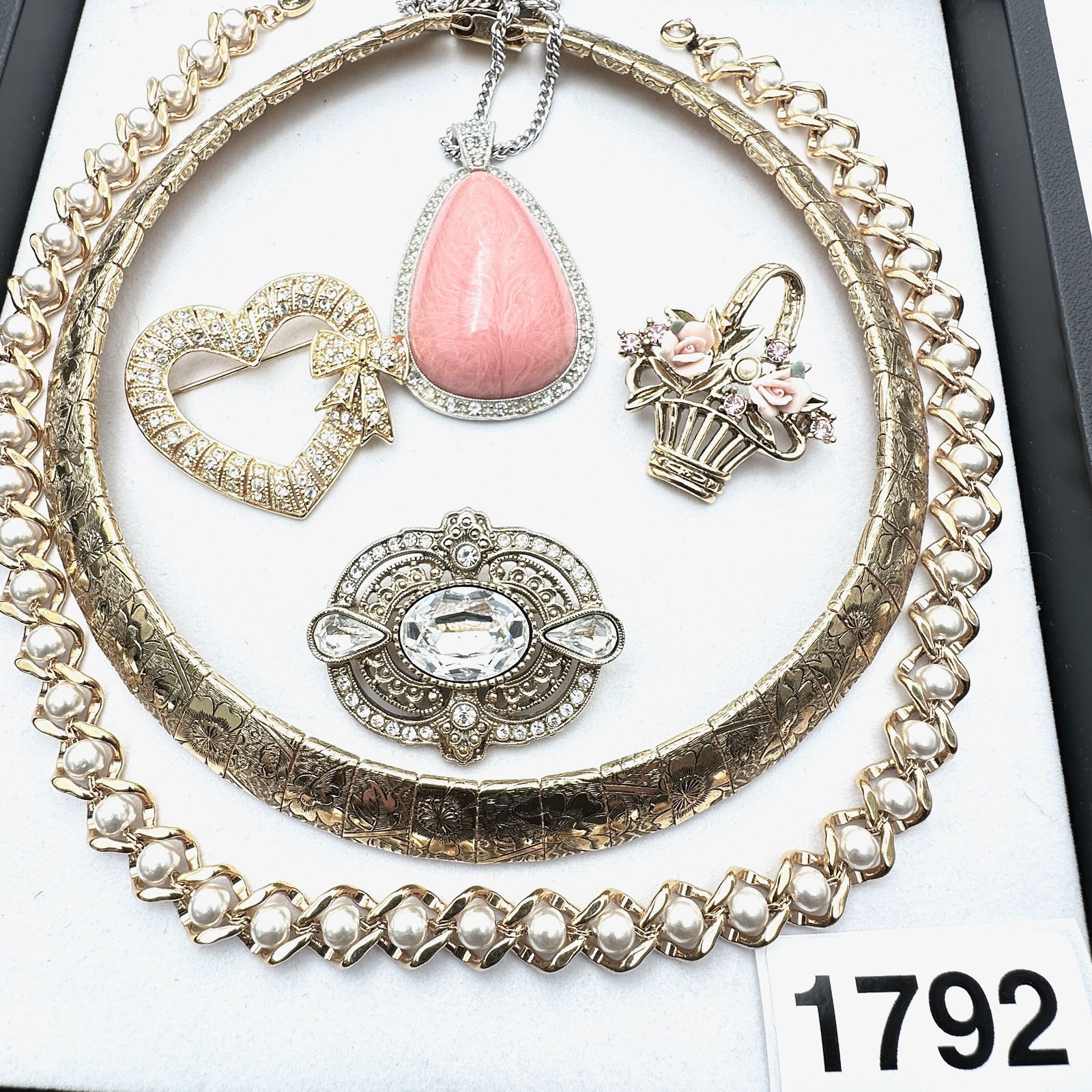 Vintage Jewelry Group Lot 1928 Brooches Victorian Revival Gold Choker Pearl Necklace Pink Avon: Vintage Jewelry Group Lot 1928 Brooches Victorian Revival Gold Choker Pearl Necklace Pink Avon Necklace