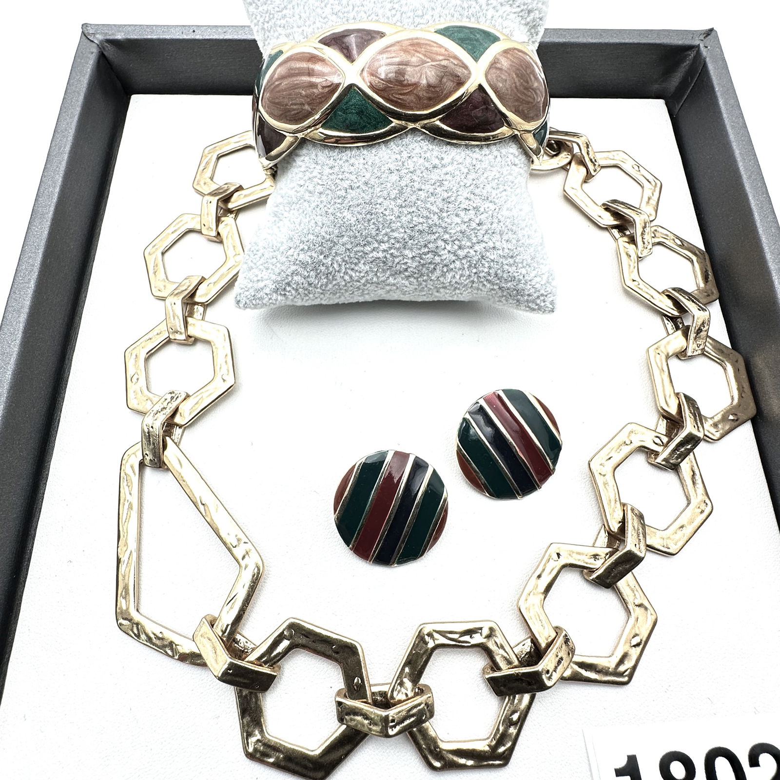 Vintage Jewelry Group Lot Jewel Tone Enamel Hinged Bangle Bracelet Clip Earrings Matte Gold Tone (1 of 1)