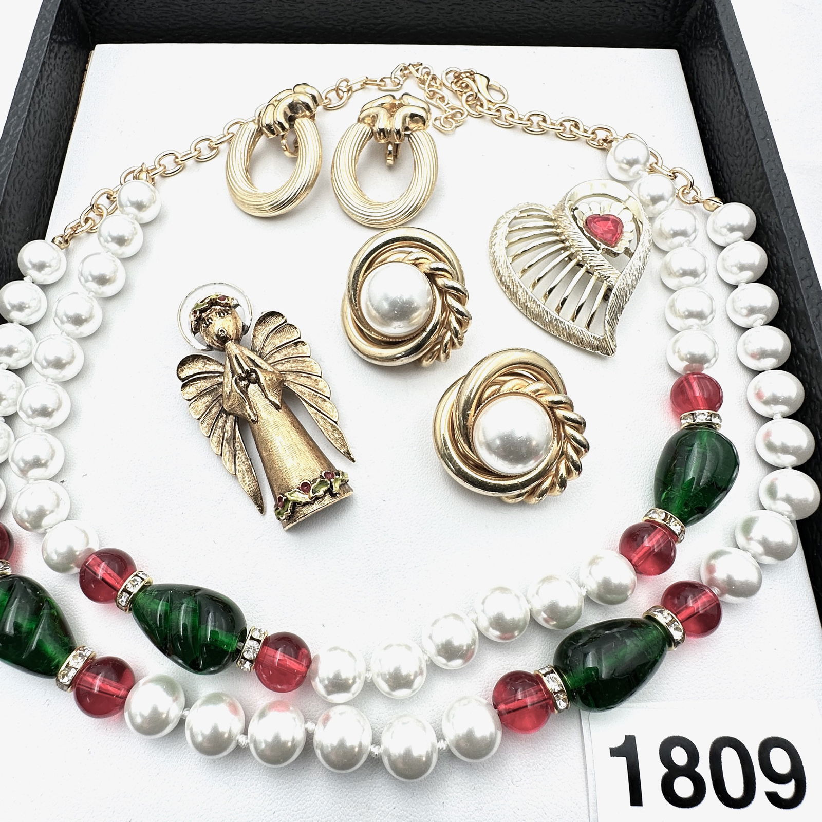 Vintage Jewelry Group Lot Glass Bead Necklace Arthur Pepper ART Angel Brooch Clip Earrings Gold Tone: Vintage Jewelry Group Lot Glass Bead Necklace Arthur Pepper ART Angel Brooch Clip Earrings Gold Tone