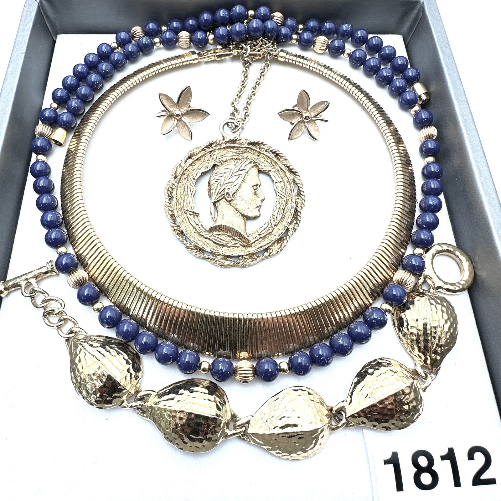 Vintage Jewelry Group Lot Retro Gold Tone Choker Trifari Earrings Hammered Toggle Bracelet Pendant (1 of 2)