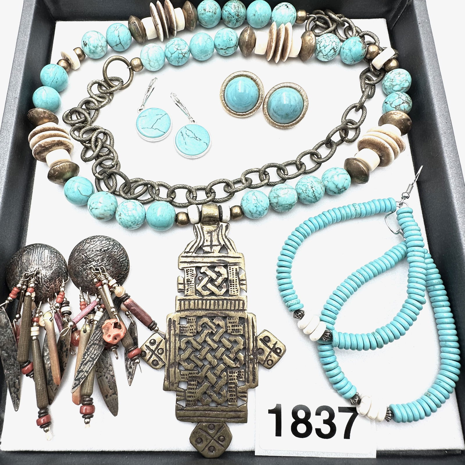 Vintage Jewelry Group Lot Ethnic Western Turquoise Earrings Silver Gold Tone (1 of 2)