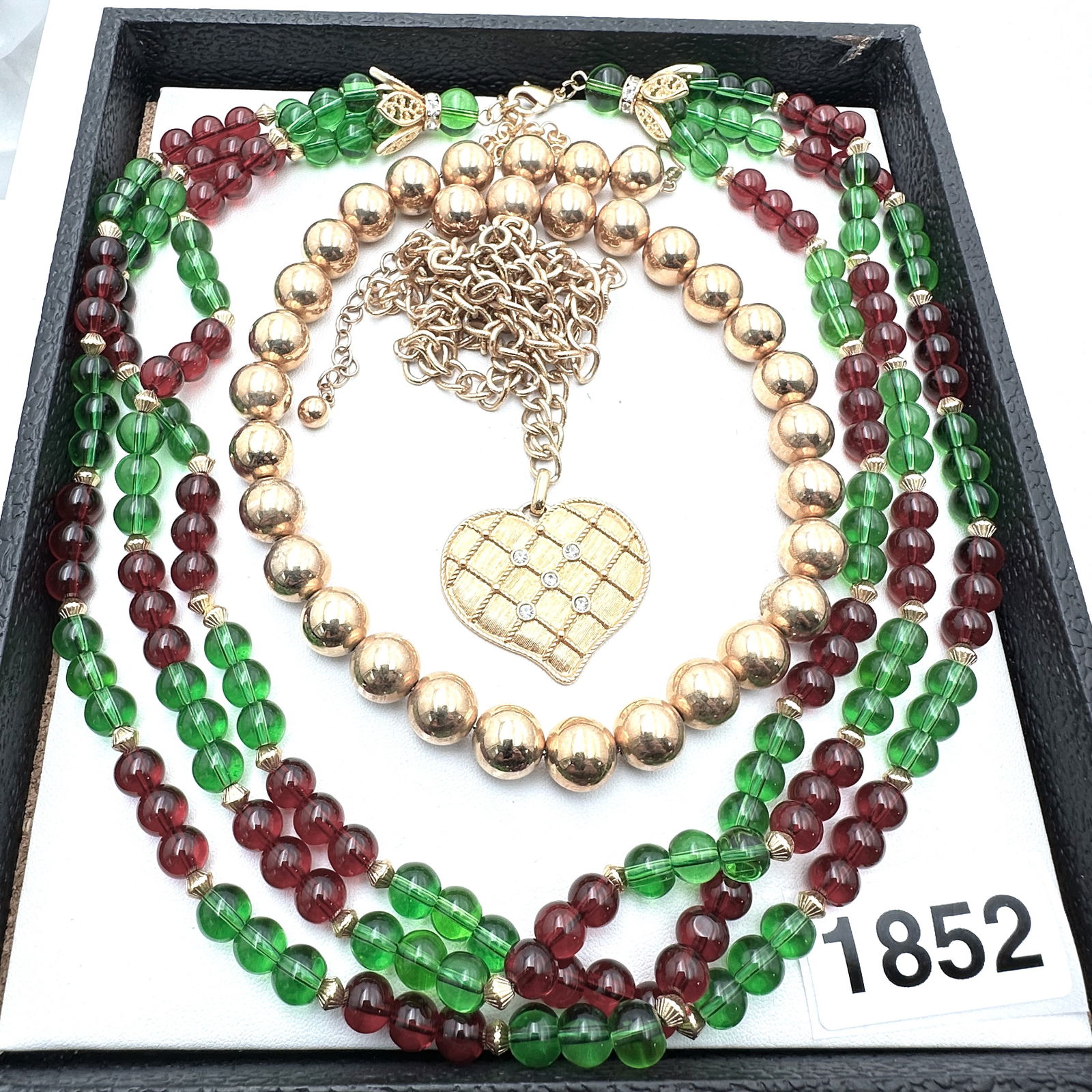 Vintage Jewelry Group Lot Multiple Strand Green Burgundy Glass Bead Necklace Heart Pendant Gold: Vintage Jewelry Group Lot Multiple Strand Green Burgundy Glass Bead Necklace Heart Pendant Gold Beads