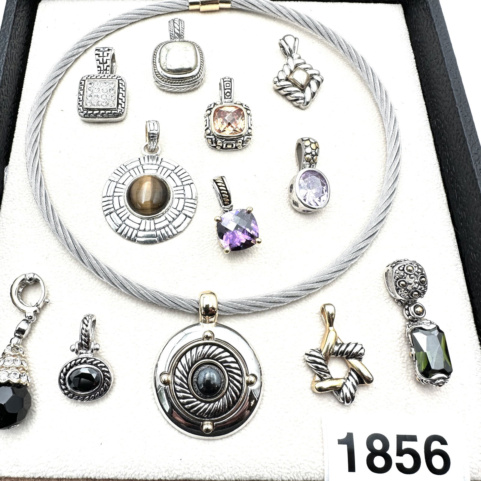 Vintage Jewelry Group Lot Costume With The Look of Designer or Fine Jewelry Necklace Pendants (1 of 2)