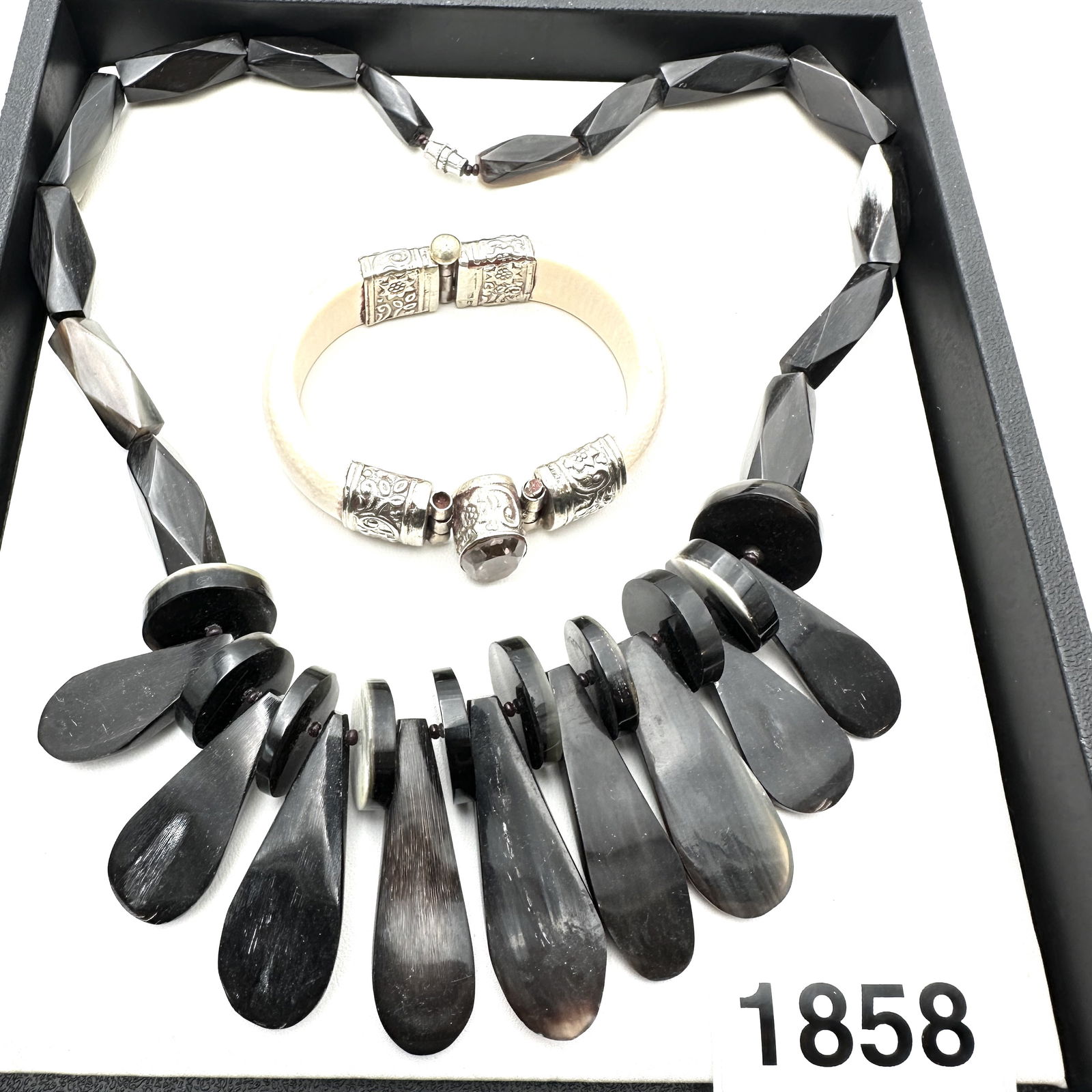 Vintage Jewelry Group Lot Carved Black Necklace Carved Silver Tone Hinged Bangle Bracelet Gemstone (1 of 2)