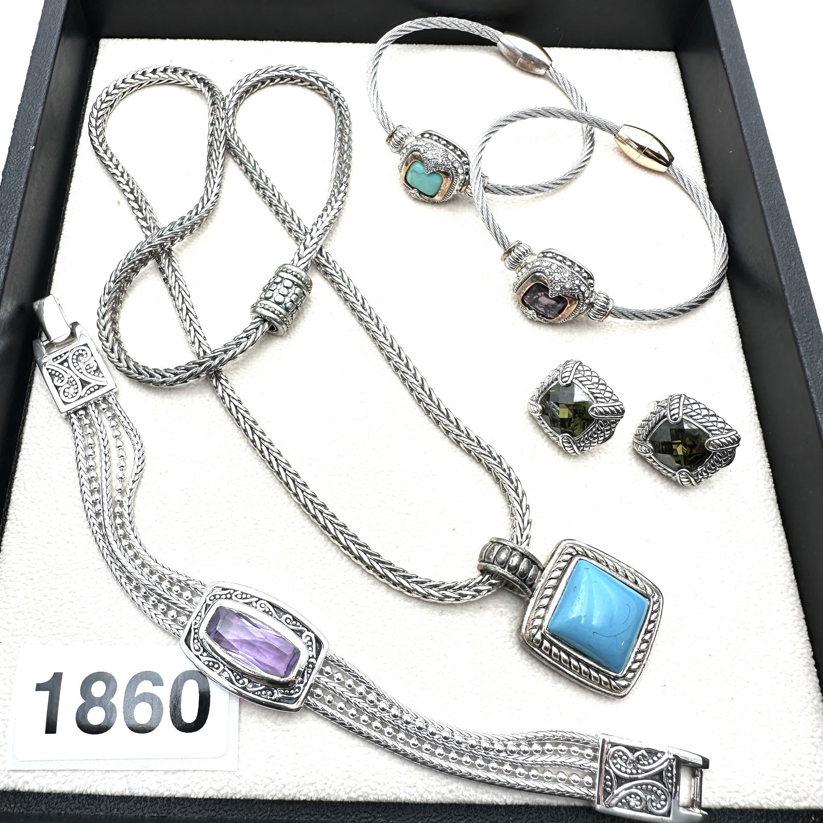 Vintage Jewelry Group Lot Costume With The Look of Designer or Fine Jewelry Necklace Pendants (1 of 2)