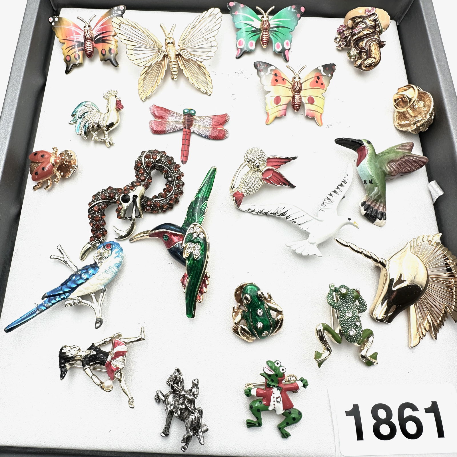 Vintage Jewelry Group Lot Figural Brooches Birds Frogs Unicorn Rooster Dragonfly Dragon (1 of 2)