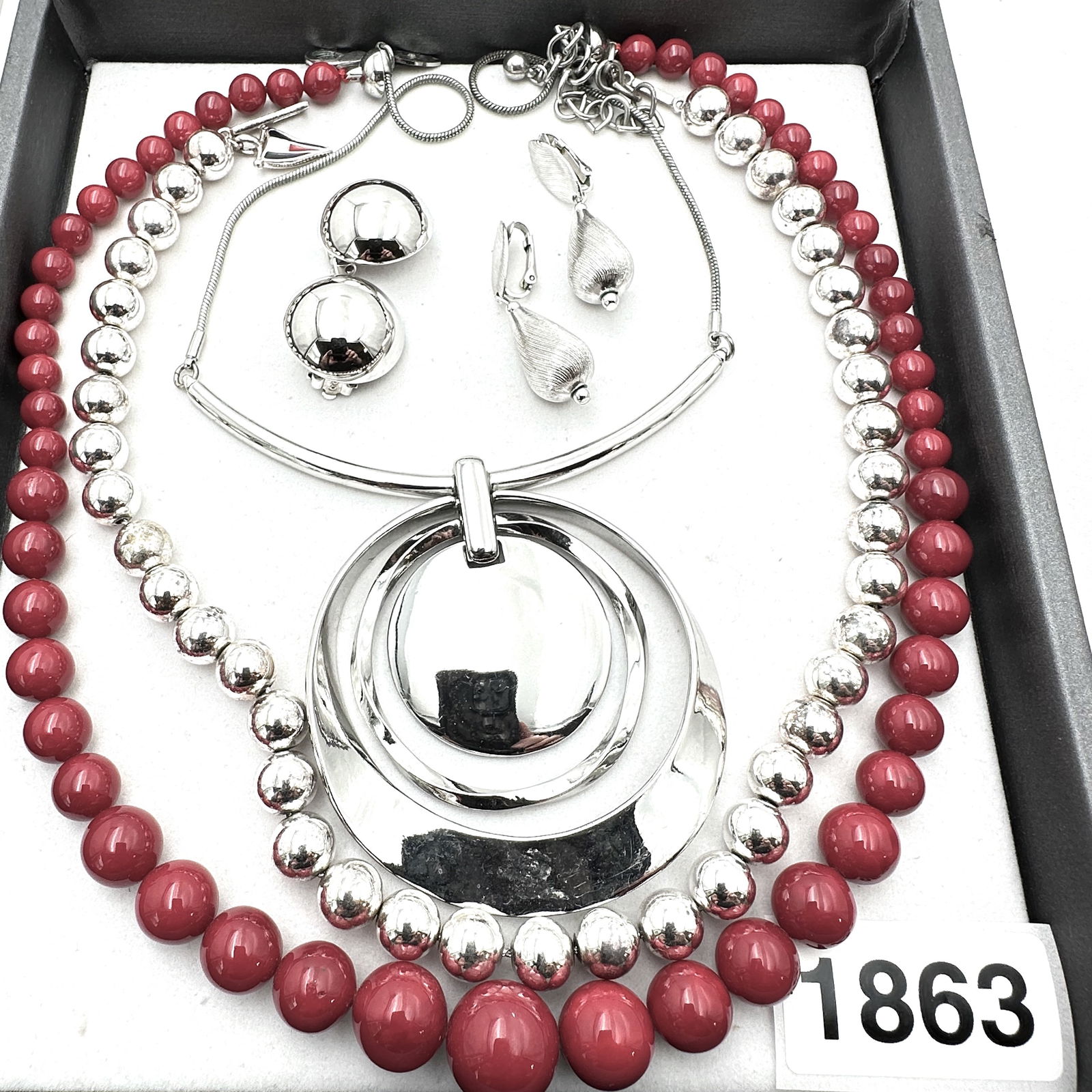 Vintage Jewelry Group Lot Silver Tone Joan Rivers Clip Earrings Beaded Necklace Pendant Necklace Red (1 of 2)