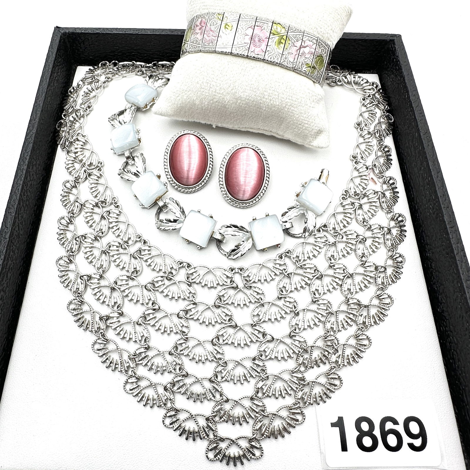 Vintage Jewelry Group Lot Silver Tone Bib Necklace thermoset Bracelet Cats Eye Earrings Flower (1 of 2)