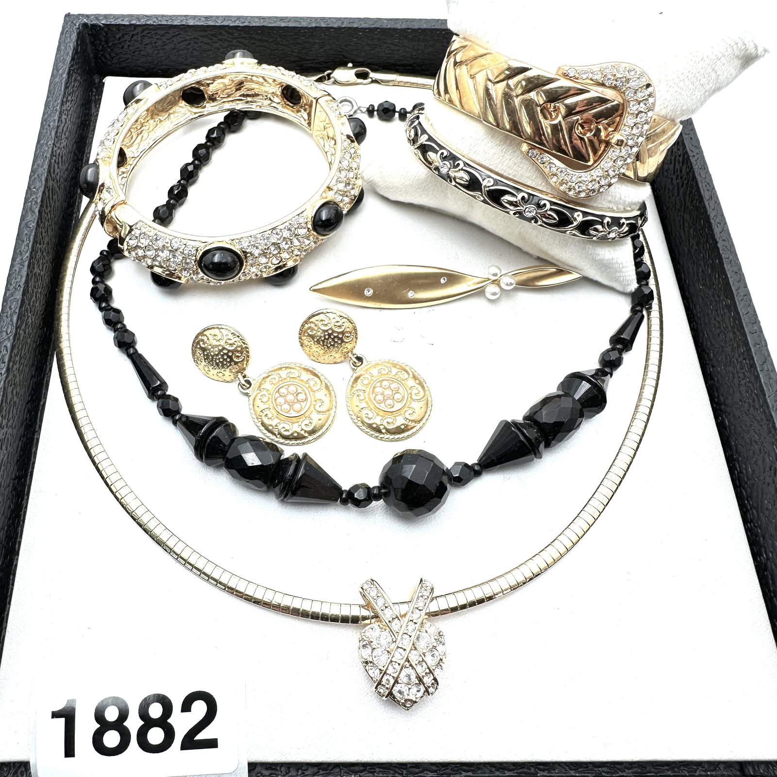 Vintage Jewelry Group Gold Tone Enamel Crystal & Buckle Bracelets Brooch Pierced Earrings Black: Vintage Jewelry Group Gold Tone Enamel Crystal & Buckle Bracelets Brooch Pierced Earrings Black Glass Beads