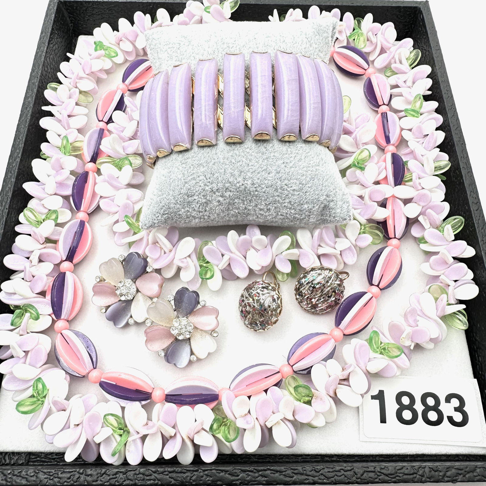 Vintage Jewelry Group Lot Early Plastics Necklaces Thermoset Earrings Expansion Bracelet Confetti (1 of 2)