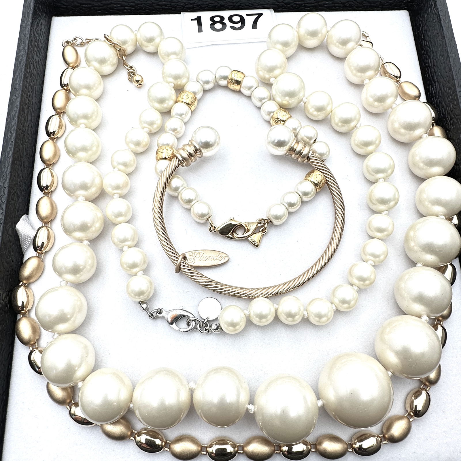 Vintage Jewelry Group Heavy Quality Faux Pearl Necklace Gold Tone Beads Bracelets: Vintage Jewelry Group Heavy Quality Faux Pearl Necklace Gold Tone Beads Bracelets