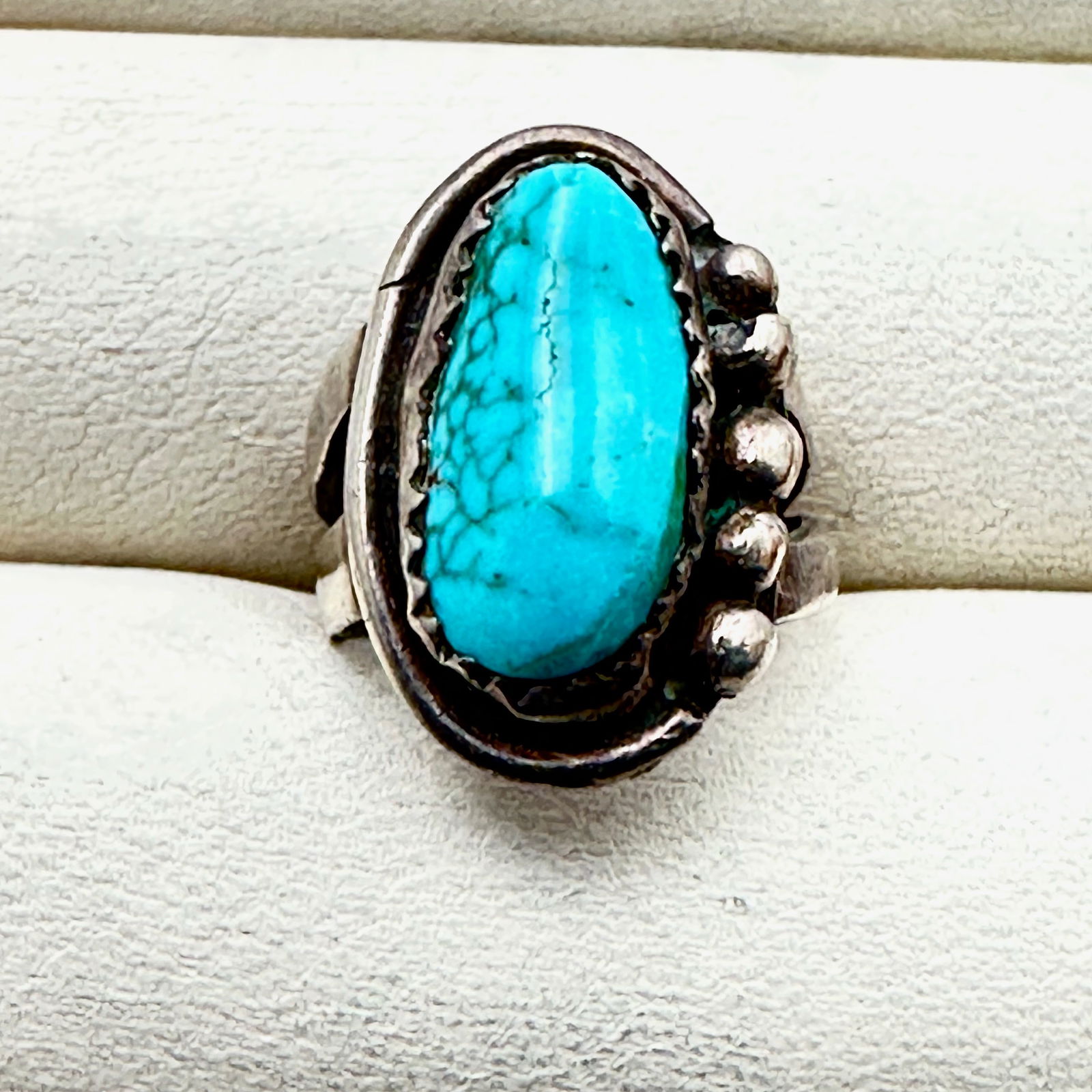 Vintage Native American Blue Turquoise Sterling Silver Ring Size 4 (1 of 2)