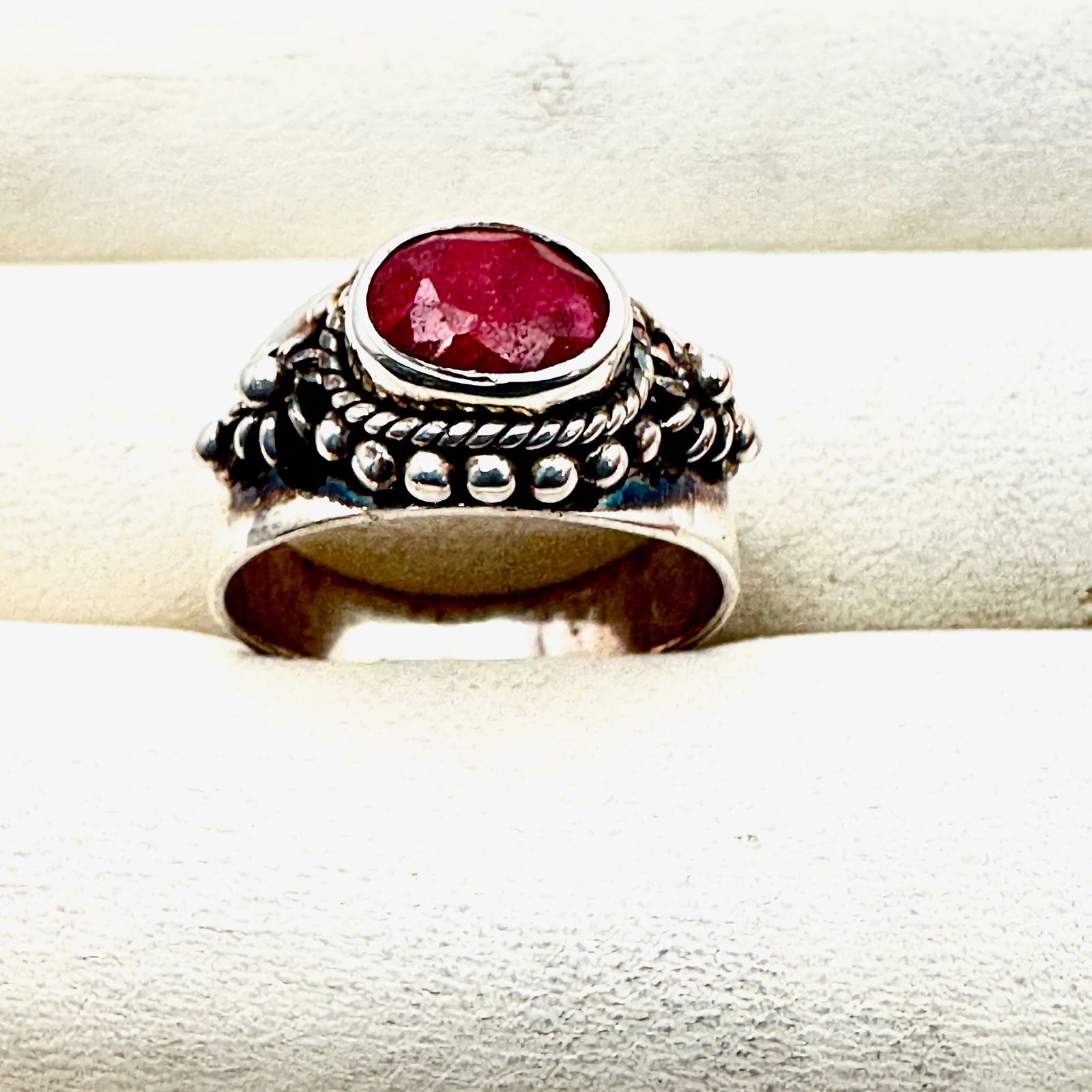 Red Garnet Sterling Silver Ring Size 9 (1 of 2)