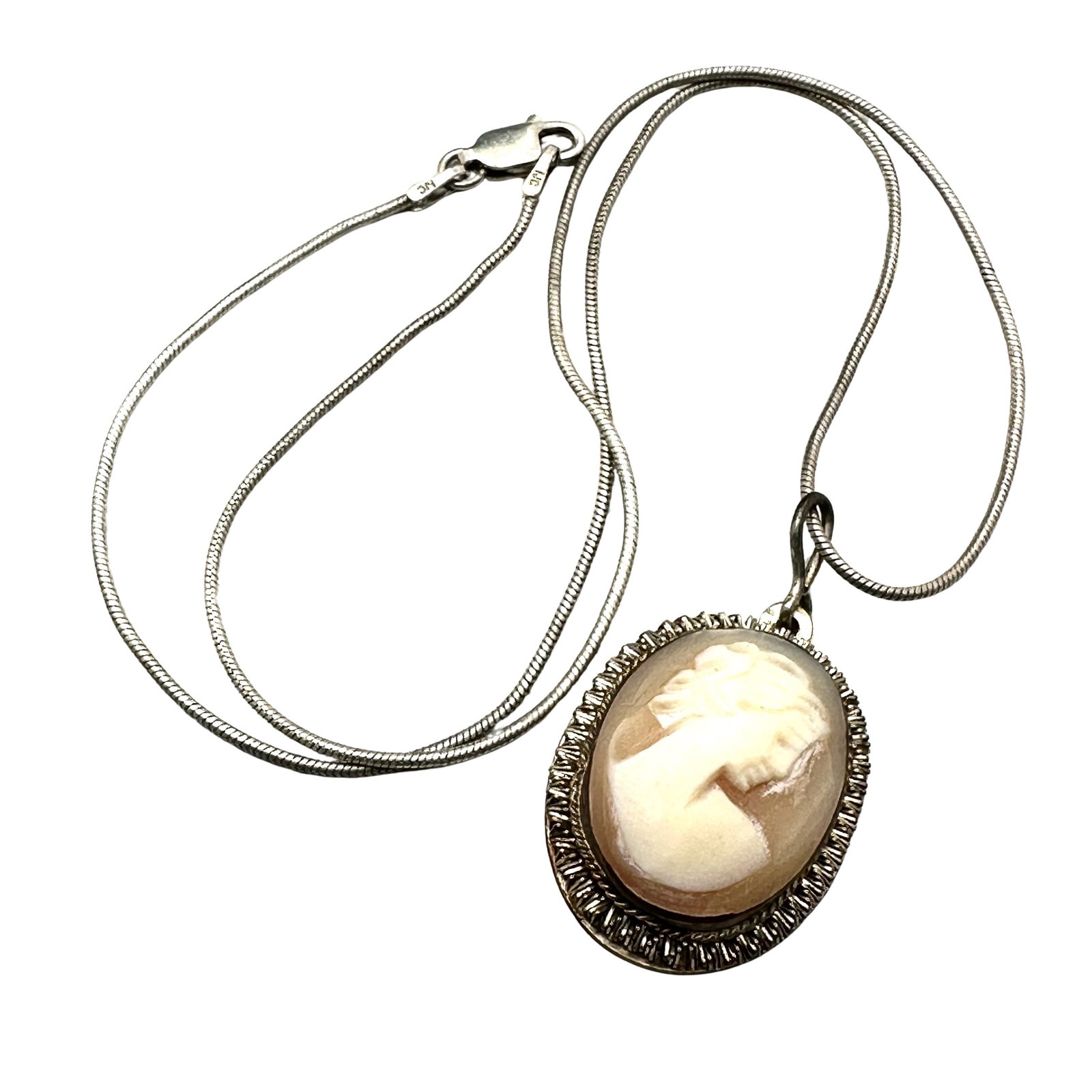 Vintage Cameo Pendant Sterling Silver 16 Inch Necklace: Vintage Cameo Pendant Sterling Silver 16 Inch Necklace