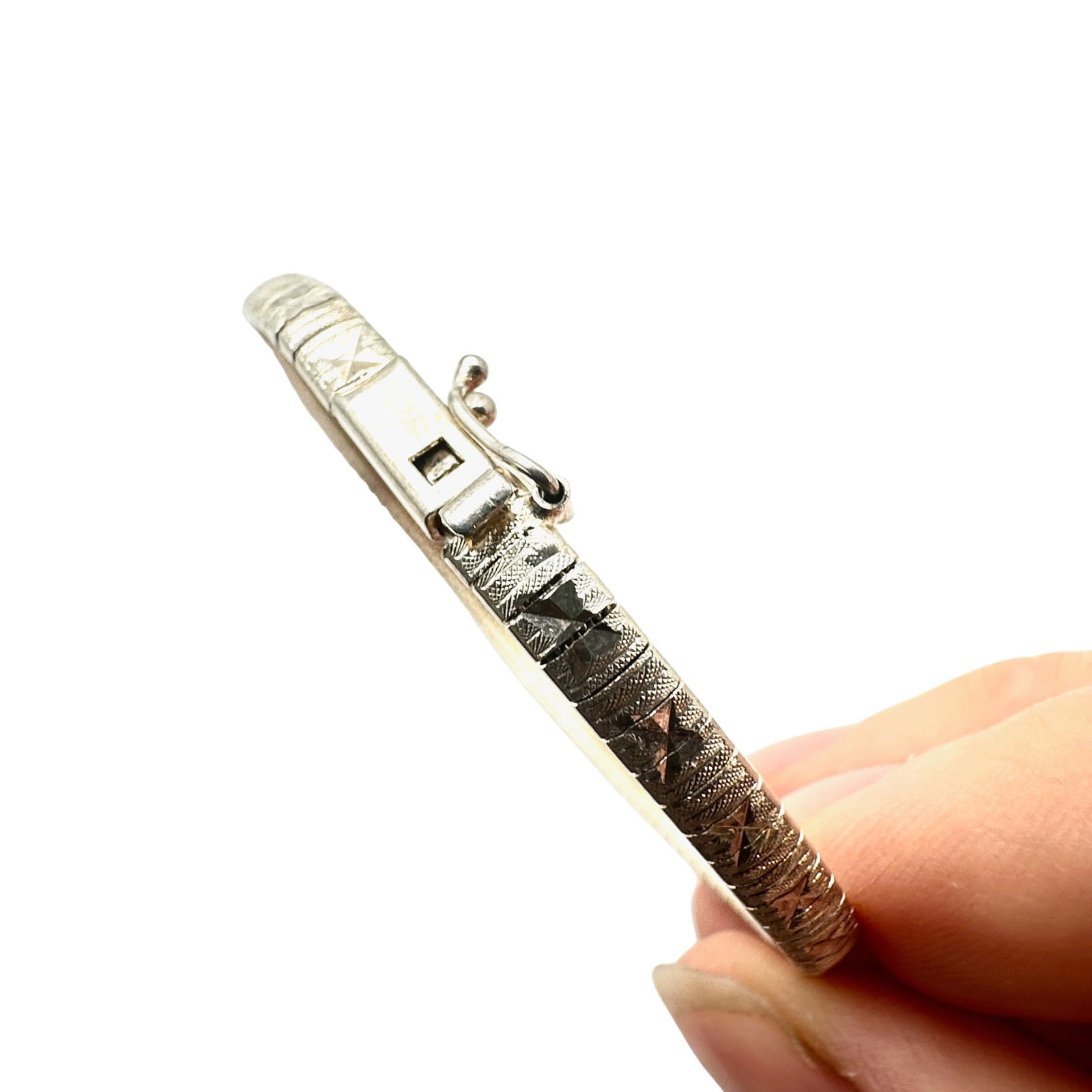 Sterling Silver 7 Inch Bracelet Diamond Cut Design 9 Grams: Sterling Silver 7 Inch Bracelet Diamond Cut Design 9 Grams