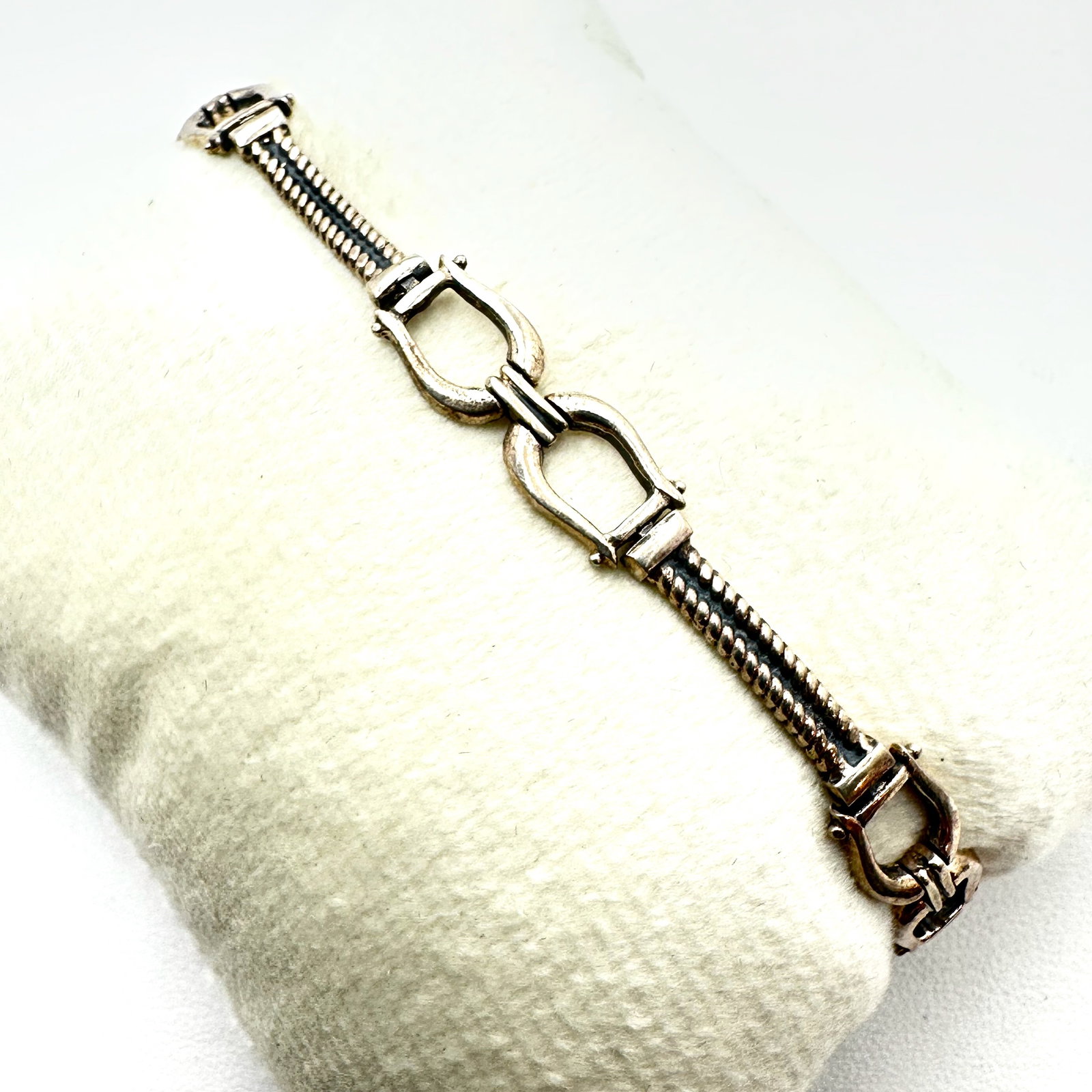 Equestrian Horse Shoe Design Sterling Silver Bracelet 7.25 Inch 8.3 Grams: Equestrian Horse Shoe Design Sterling Silver Bracelet 7.25 Inch 8.3 Grams