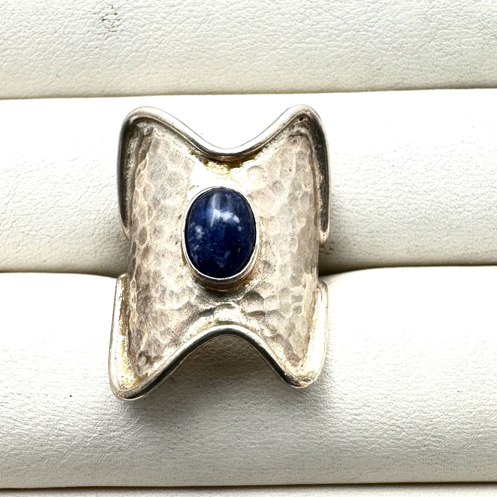 Blue Lapis Lazuli Hammered Sterling Silver Ring Size 7.5 (1 of 2)