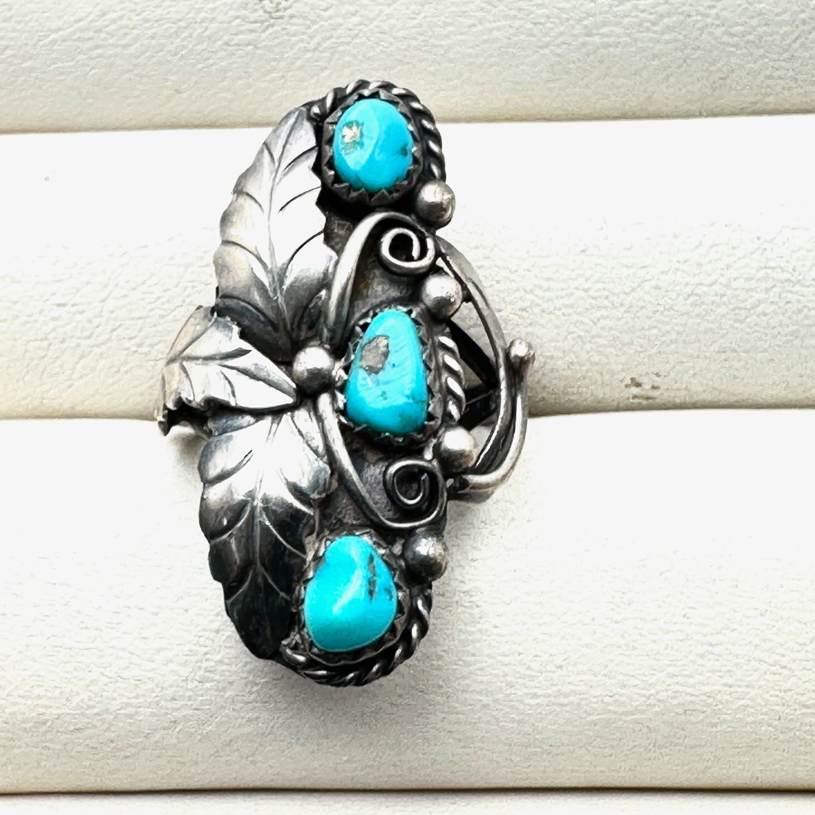 Vintage Native American Blue Turquoise Sterling Silver Ring Size 7.5 Weight 6.4 Grams (1 of 2)