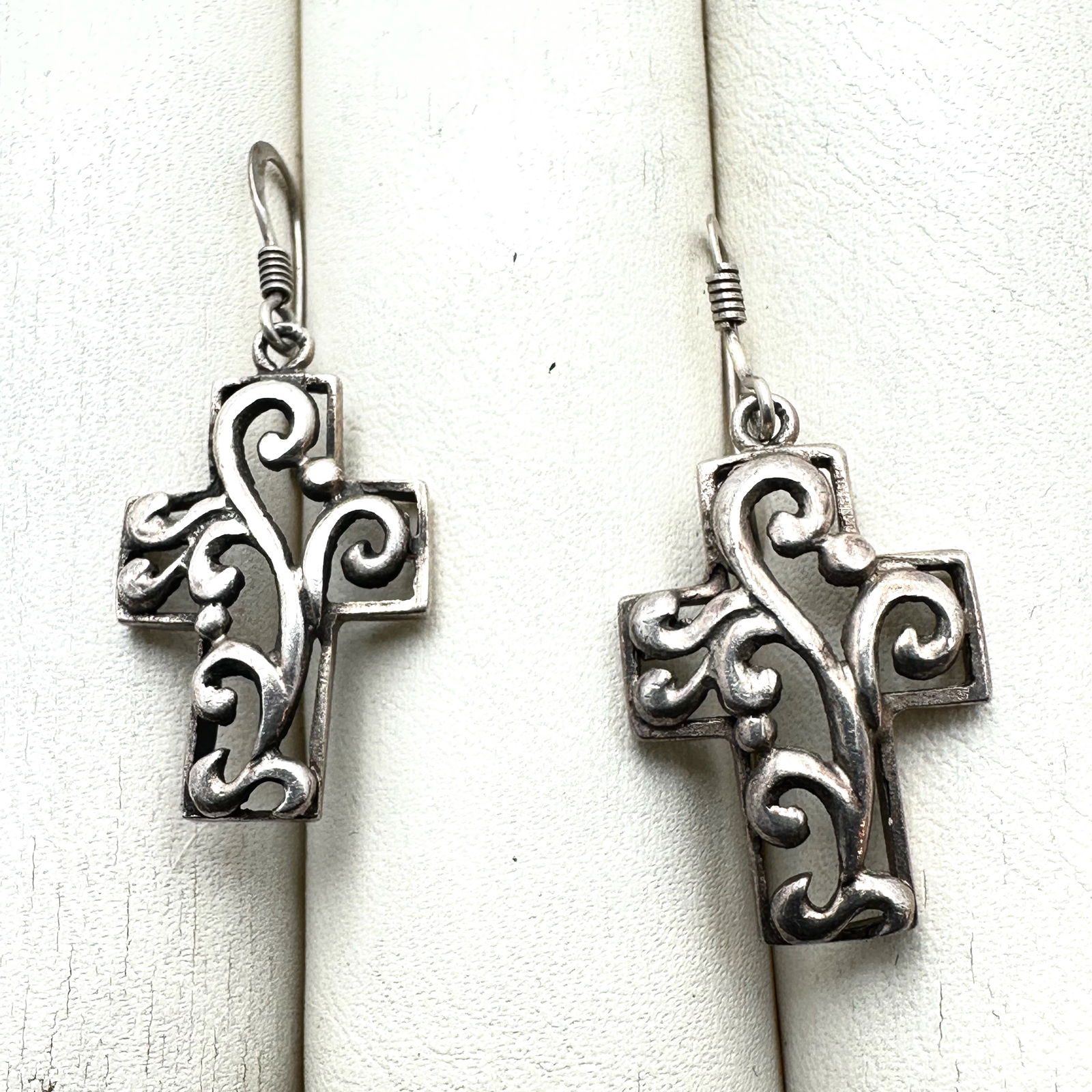 Cross Design Filigree Sterling Silver Pierced Earrings 1.5 Inch: Cross Design Filigree Sterling Silver Pierced Earrings 1.5 Inch